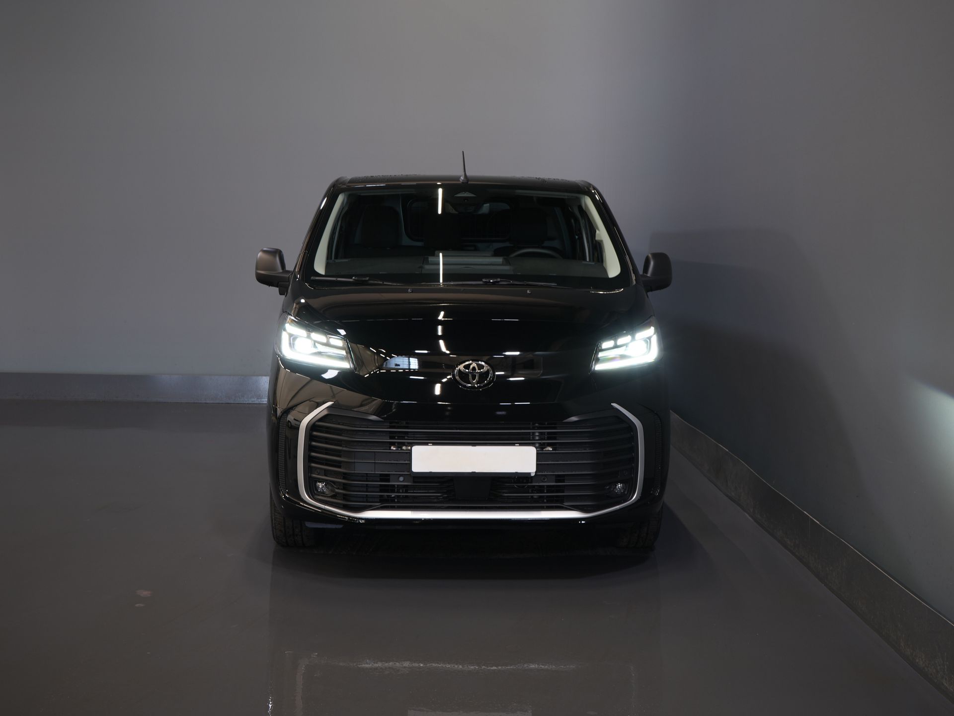 Toyota PROACE Electric Worker Bestelbus 75 kWh L3 345 km WLTP LED/ Snellader/ Keyless/ Adapt.Cruise/ Stuurverw./ Stoelverw./ Navi/ Carplay/ Camera/ PDC/ Airco