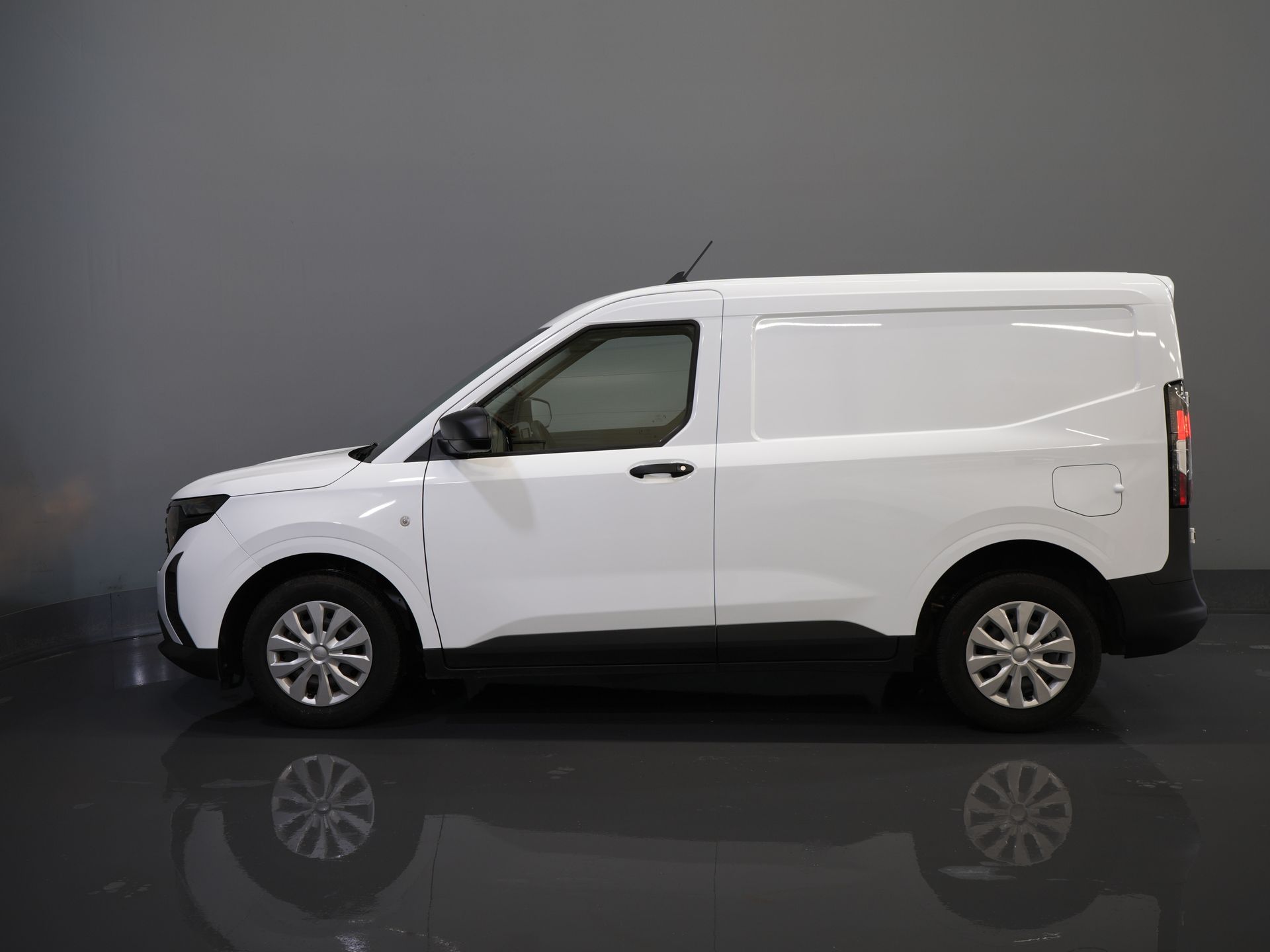 Ford Transit Courier Van 1.0 Trend 100 к.с. БЕНЗИНОВИЙ BPM БЕЗКОШТОВНО! Гарантія 05-2029/ Carplay/ Віртуальний кокпіт/ Airco/ Круїз