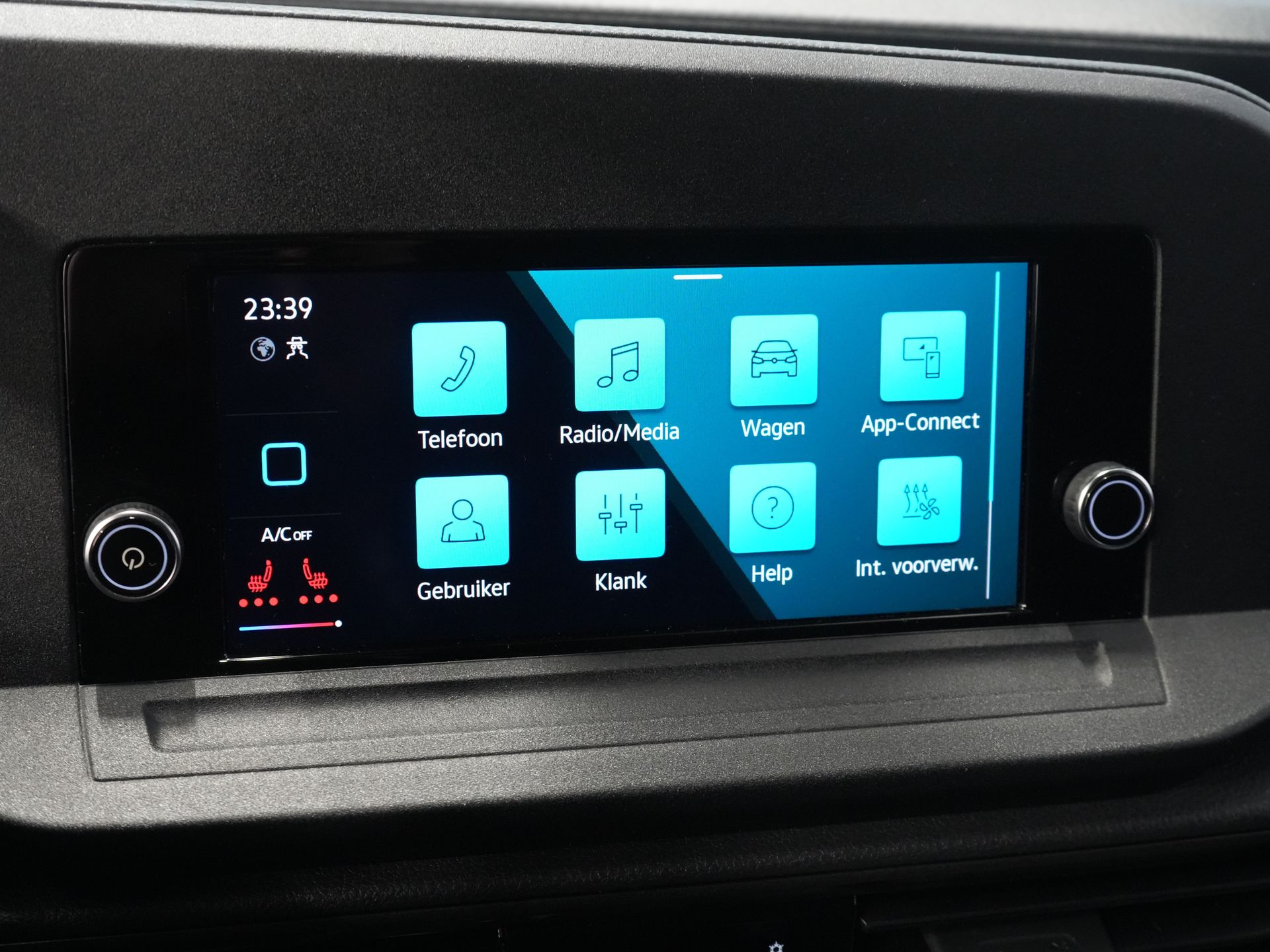 Volkswagen Caddy Cargo Delivery Van 2.0 TDI 125 hp DSG Automatic. Virtual Cockpit/ Carplay/ Parking heater/ Seat heating/ Camera/ Cruise control/ Air conditioning