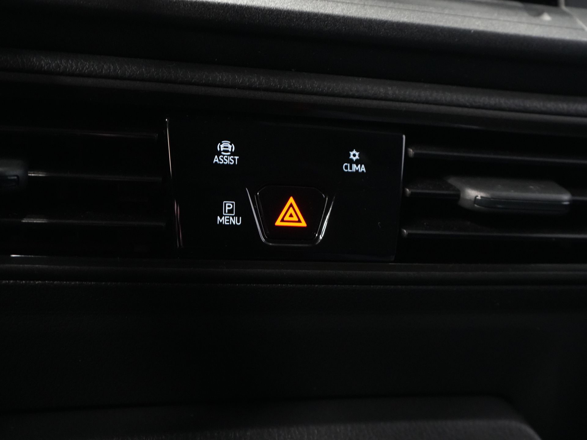 Volkswagen Caddy Cargo Delivery Van 2.0 TDI 125 hp DSG Automatic. Virtual Cockpit/ Carplay/ Parking heater/ Seat heating/ Camera/ Cruise control/ Air conditioning