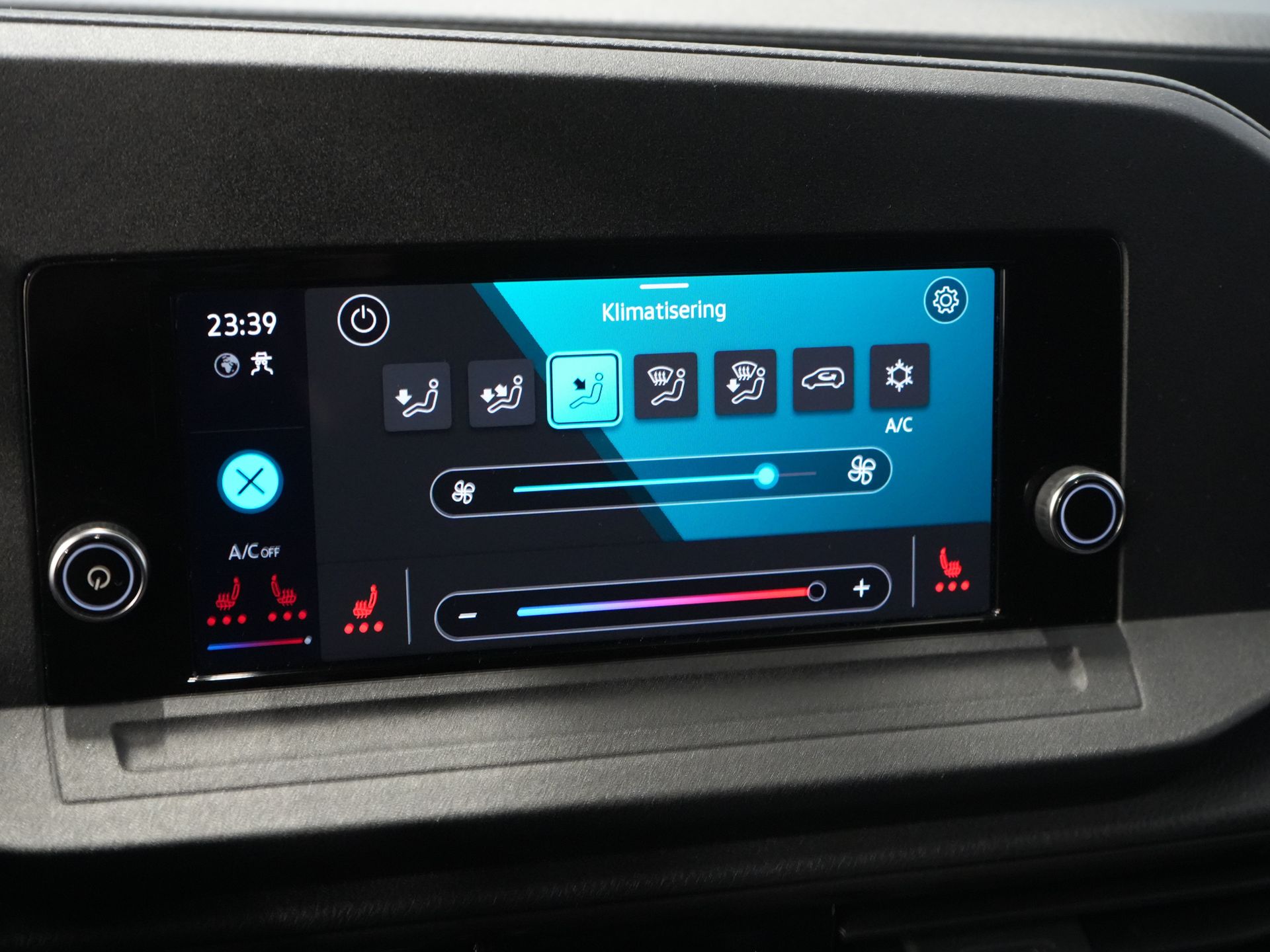 Volkswagen Caddy Cargo Delivery Van 2.0 TDI 125 hp DSG Automatic. Virtual Cockpit/ Carplay/ Parking heater/ Seat heating/ Camera/ Cruise control/ Air conditioning