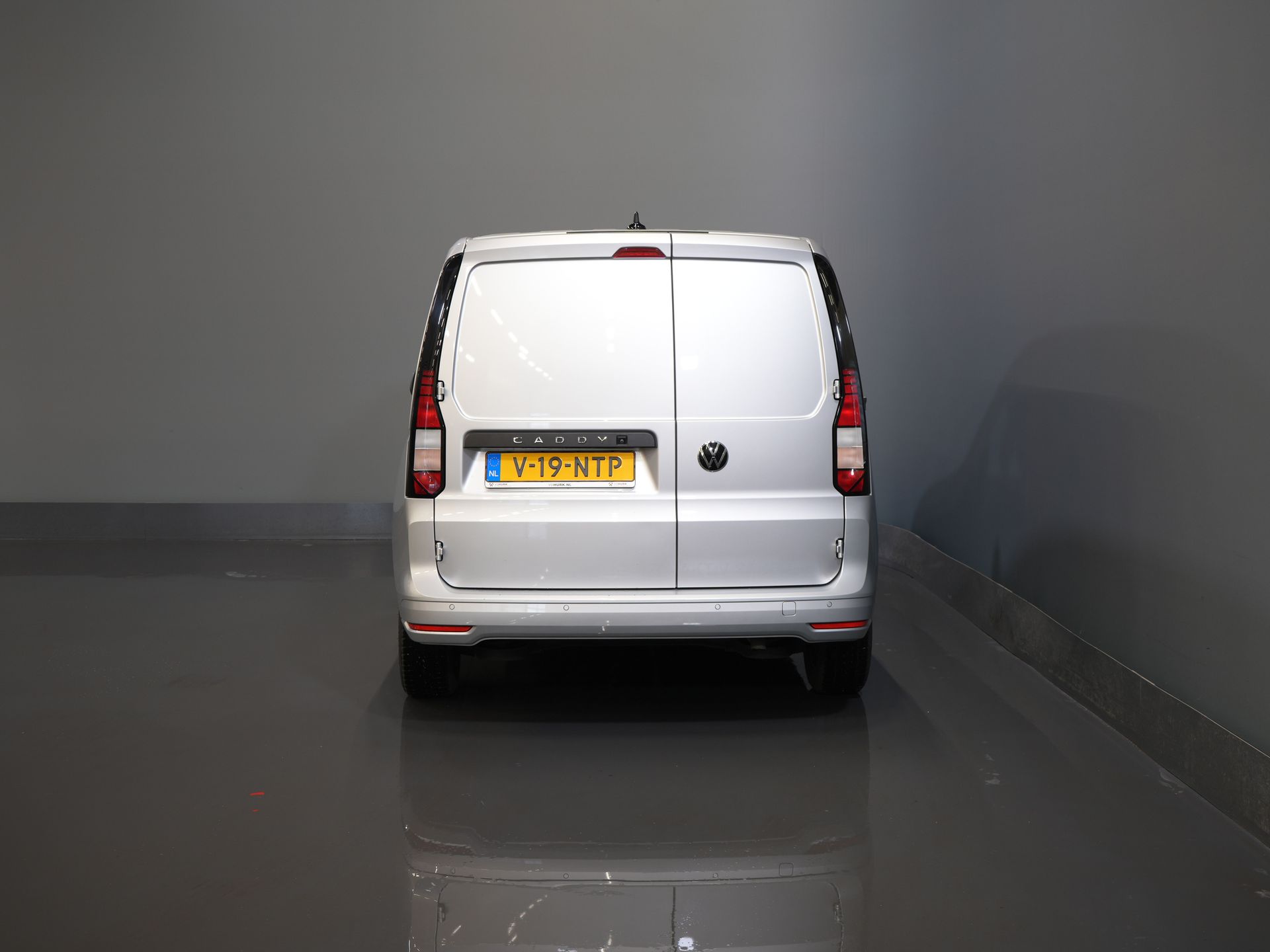 Volkswagen Caddy Cargo Delivery Van 2.0 TDI 125 hp DSG Automatic. Virtual Cockpit/ Carplay/ Parking heater/ Seat heating/ Camera/ Cruise control/ Air conditioning