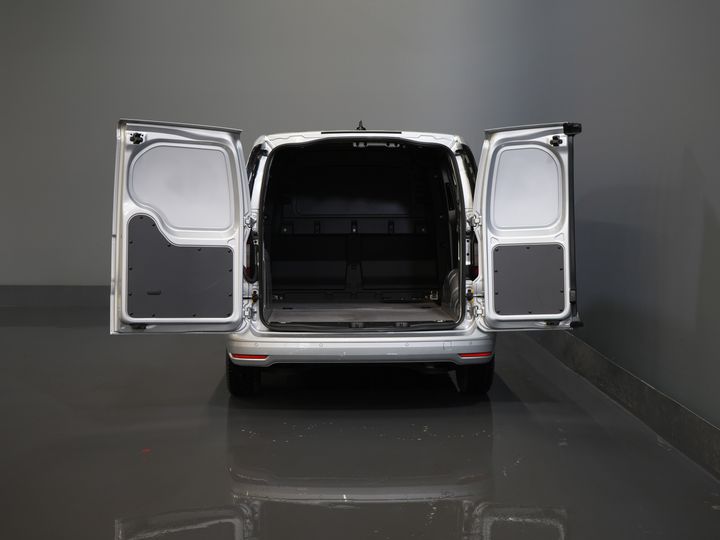 Volkswagen Caddy Cargo Delivery Van 2.0 TDI 125 hp DSG Automatic. Virtual Cockpit/ Carplay/ Parking heater/ Seat heating/ Camera/ Cruise control/ Air conditioning