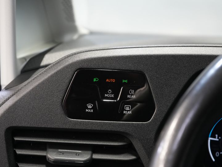 Volkswagen Caddy Cargo Delivery Van 2.0 TDI 125 hp DSG Automatic. Virtual Cockpit/ Carplay/ Parking heater/ Seat heating/ Camera/ Cruise control/ Air conditioning