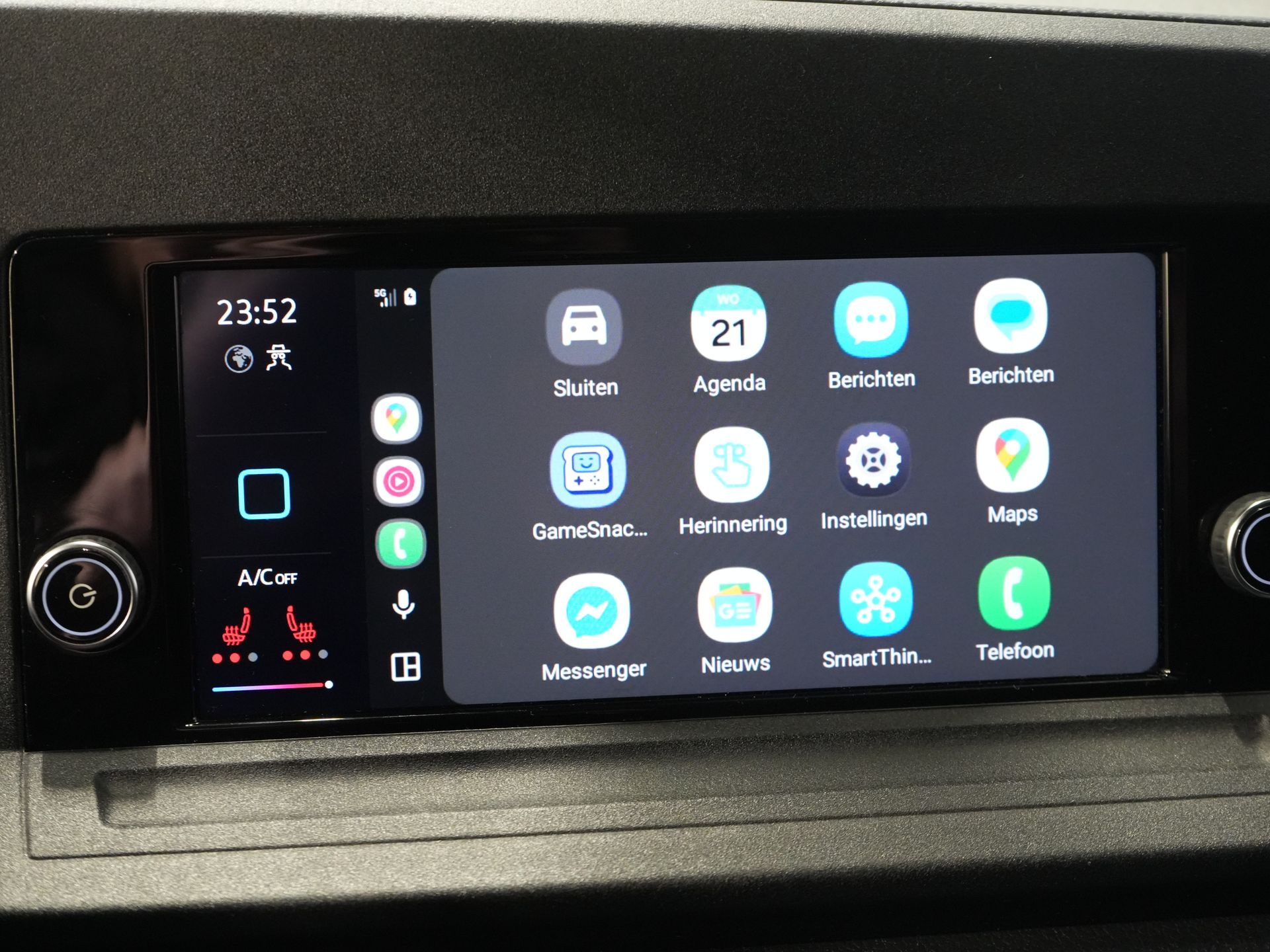 Volkswagen Caddy Cargo Delivery Van 2.0 TDI 125 hp DSG Automatic. Virtual Cockpit/ Carplay/ Parking heater/ Seat heating/ Camera/ Cruise control/ Air conditioning