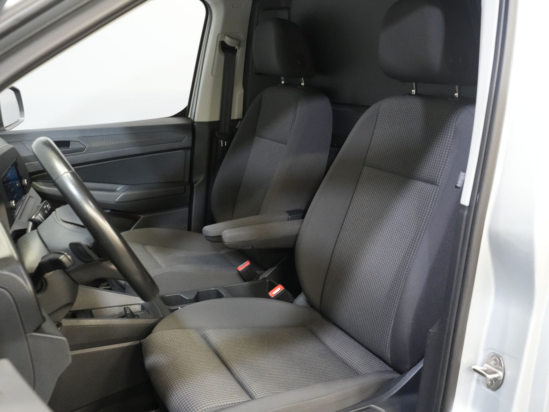 Volkswagen Caddy Cargo Delivery Van 2.0 TDI 125 hp DSG Automatic. Virtual Cockpit/ Carplay/ Parking heater/ Seat heating/ Camera/ Cruise control/ Air conditioning