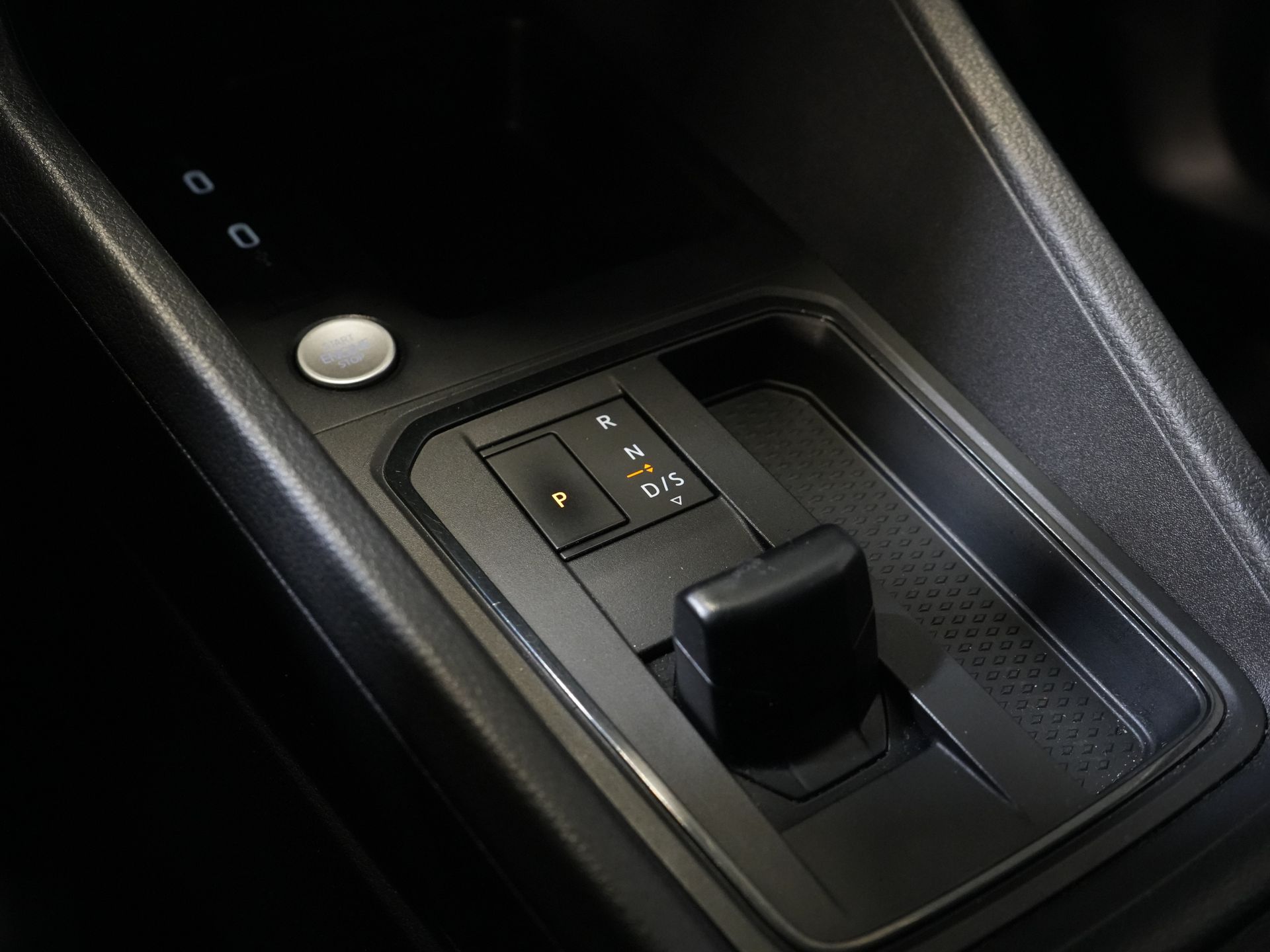 Volkswagen Caddy Cargo Delivery Van 2.0 TDI 125 hp DSG Automatic. Virtual Cockpit/ Carplay/ Parking heater/ Seat heating/ Camera/ Cruise control/ Air conditioning