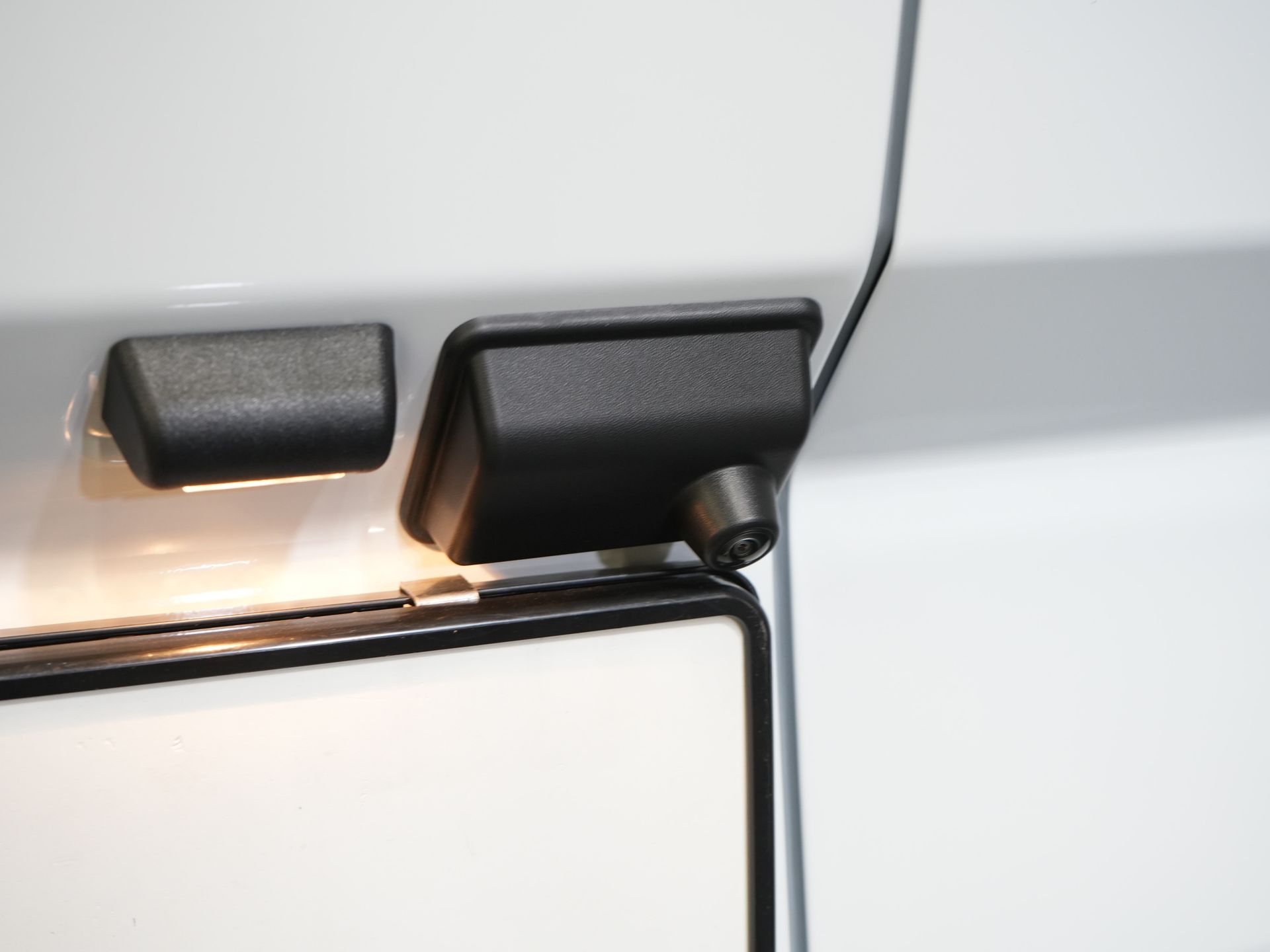 Ford E-Transit Custom Van Trend 65 kWh 330 km WLTP Garanție până în 2029/ LED/ Încălzire stand/ Încărcător rapid/ 2.3t Echipament remorcare/ Volan/ Încălzire scaune/ Carplay/ Cameră