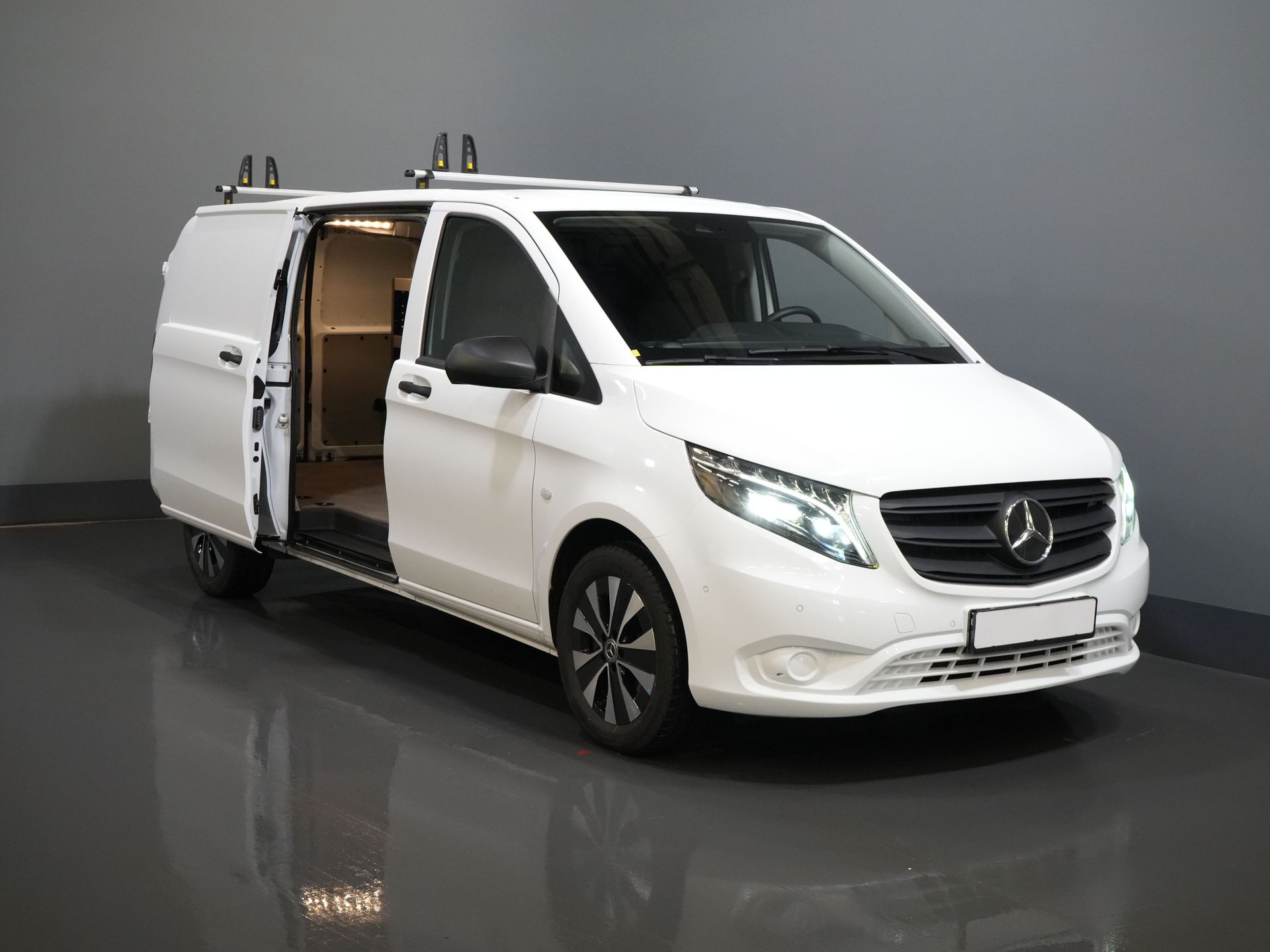 Mercedes-Benz Vito Bestelbus 119 CDI Aut. L3 XL ZGAN (DEMO) BPM VRIJ! Standkachel/ Inrichting/ LED/ Stoelverw./ CarPlay/ Camera/ Navi/ LMV/ Cruise/ PDC/ Trek
