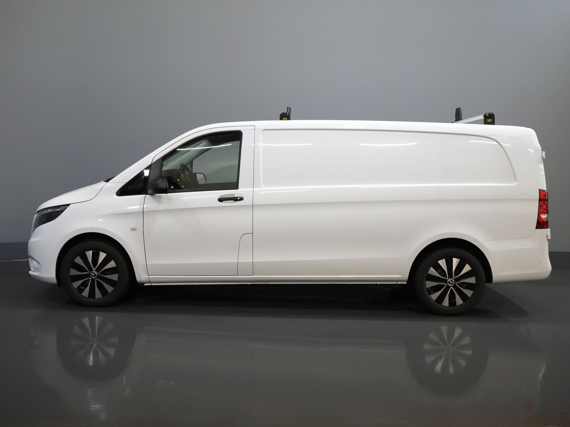 Mercedes-Benz Vito Bestelbus 119 CDI Aut. L3 XL ZGAN (DEMO) BPM VRIJ! Standkachel/ Inrichting/ LED/ Stoelverw./ CarPlay/ Camera/ Navi/ LMV/ Cruise/ PDC/ Trek