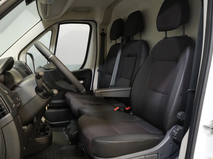 Peugeot Boxer Bestelbus (Opel Movano) 2.2 140 pk L2H2 Betimmering/ Carplay/ 270Gr.Deuren/ Climate/ Camera/ Cruise/ Navi/ PDC/ Cruise