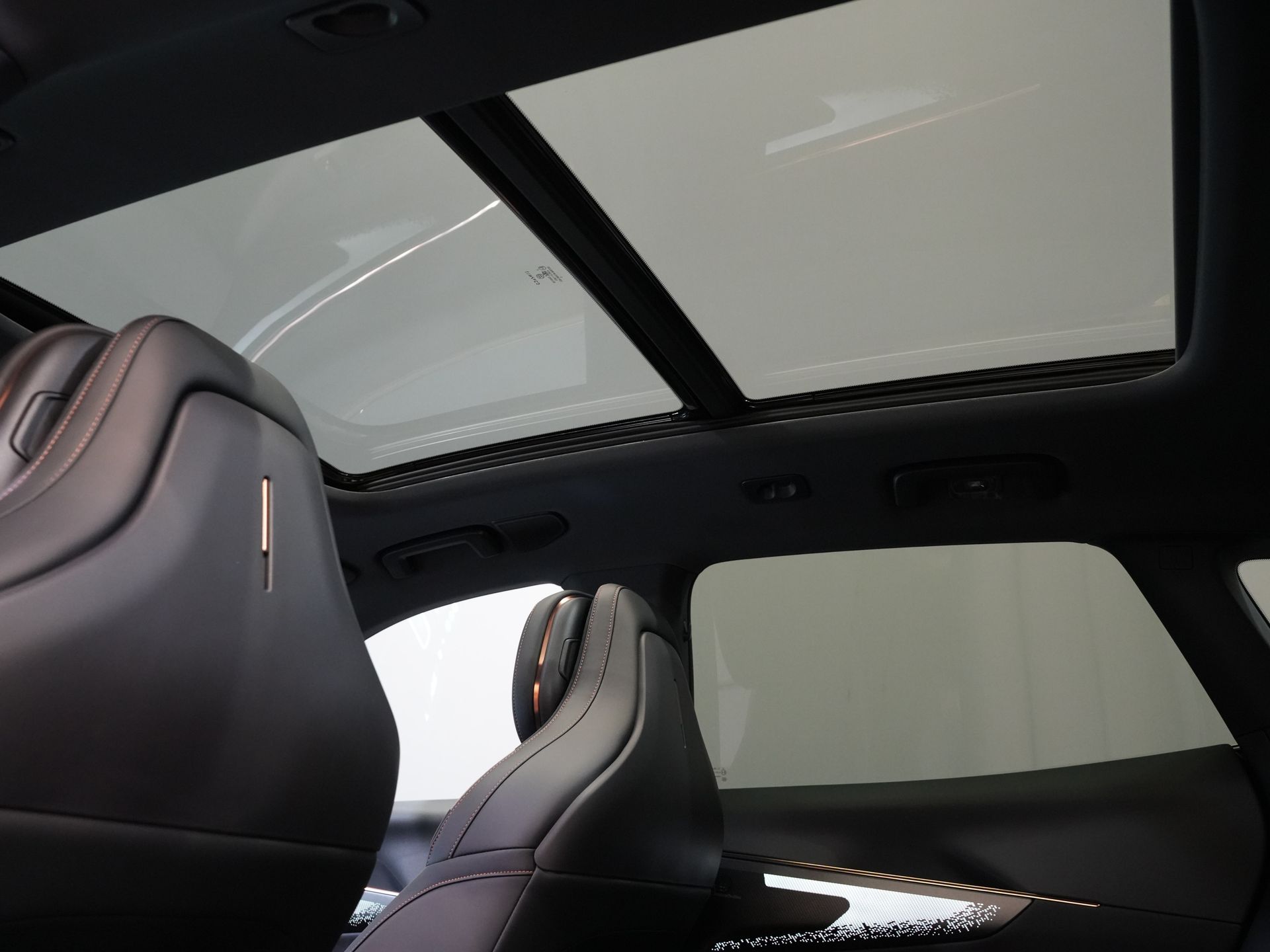 Lynk & Co 08 SUV 1.5 More PHEV 200км Elek./ Harman&Kardon/ Pano/ Масаж та охолодження сидінь/ Elek.Valve/ Adapt.Cruise