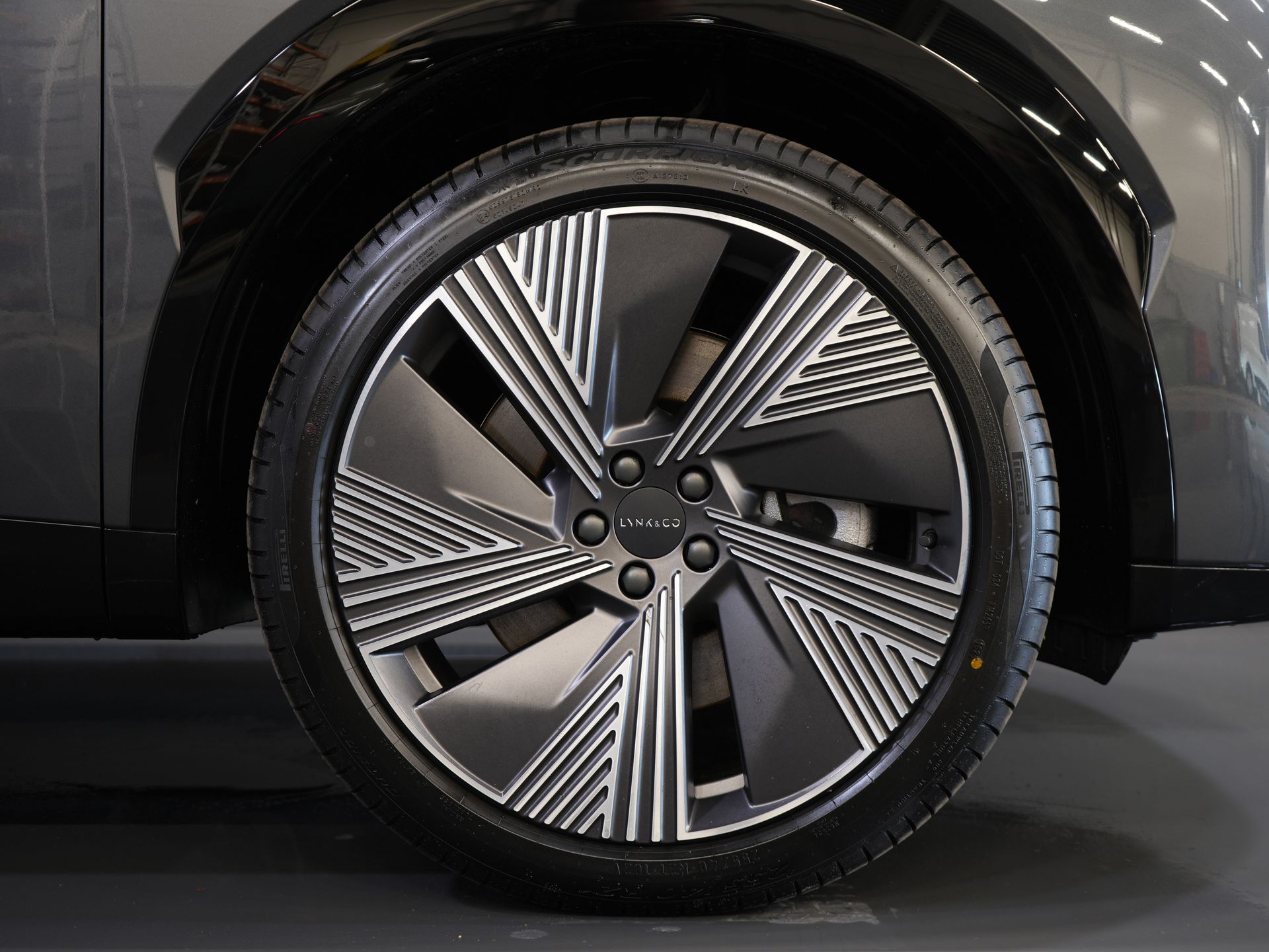 Lynk & Co 08 SUV 1.5 More PHEV 200км Elek./ Harman&Kardon/ Pano/ Масаж та охолодження сидінь/ Elek.Valve/ Adapt.Cruise