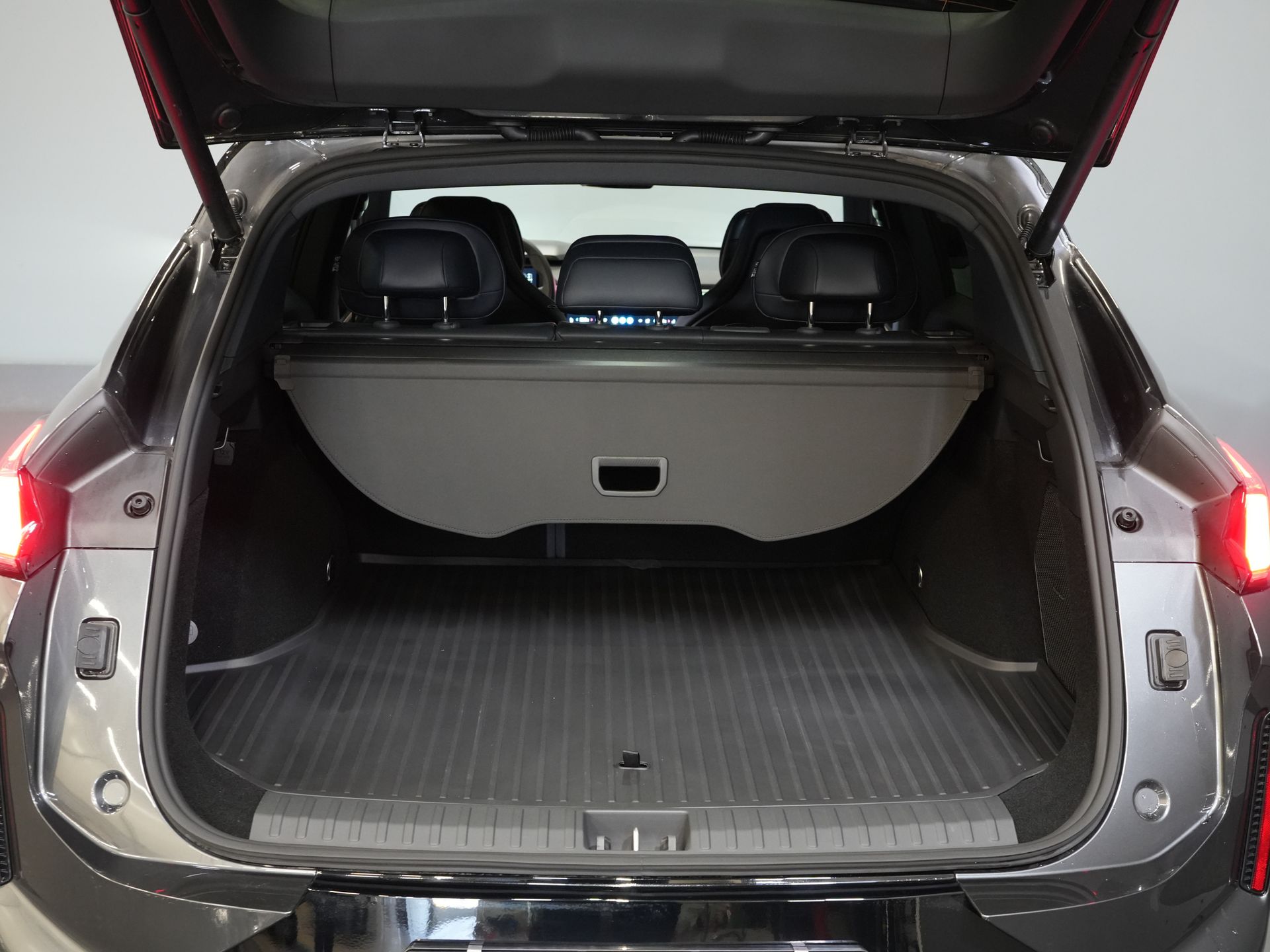 Lynk & Co 08 SUV 1.5 More PHEV 200км Elek./ Harman&Kardon/ Pano/ Масаж та охолодження сидінь/ Elek.Valve/ Adapt.Cruise