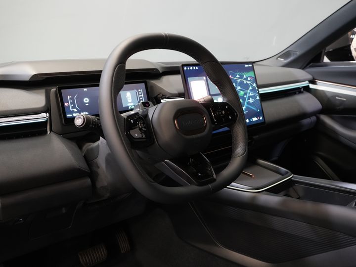 Lynk & Co 08 SUV 1.5 More PHEV 200км Elek./ Harman&Kardon/ Pano/ Масаж та охолодження сидінь/ Elek.Valve/ Adapt.Cruise