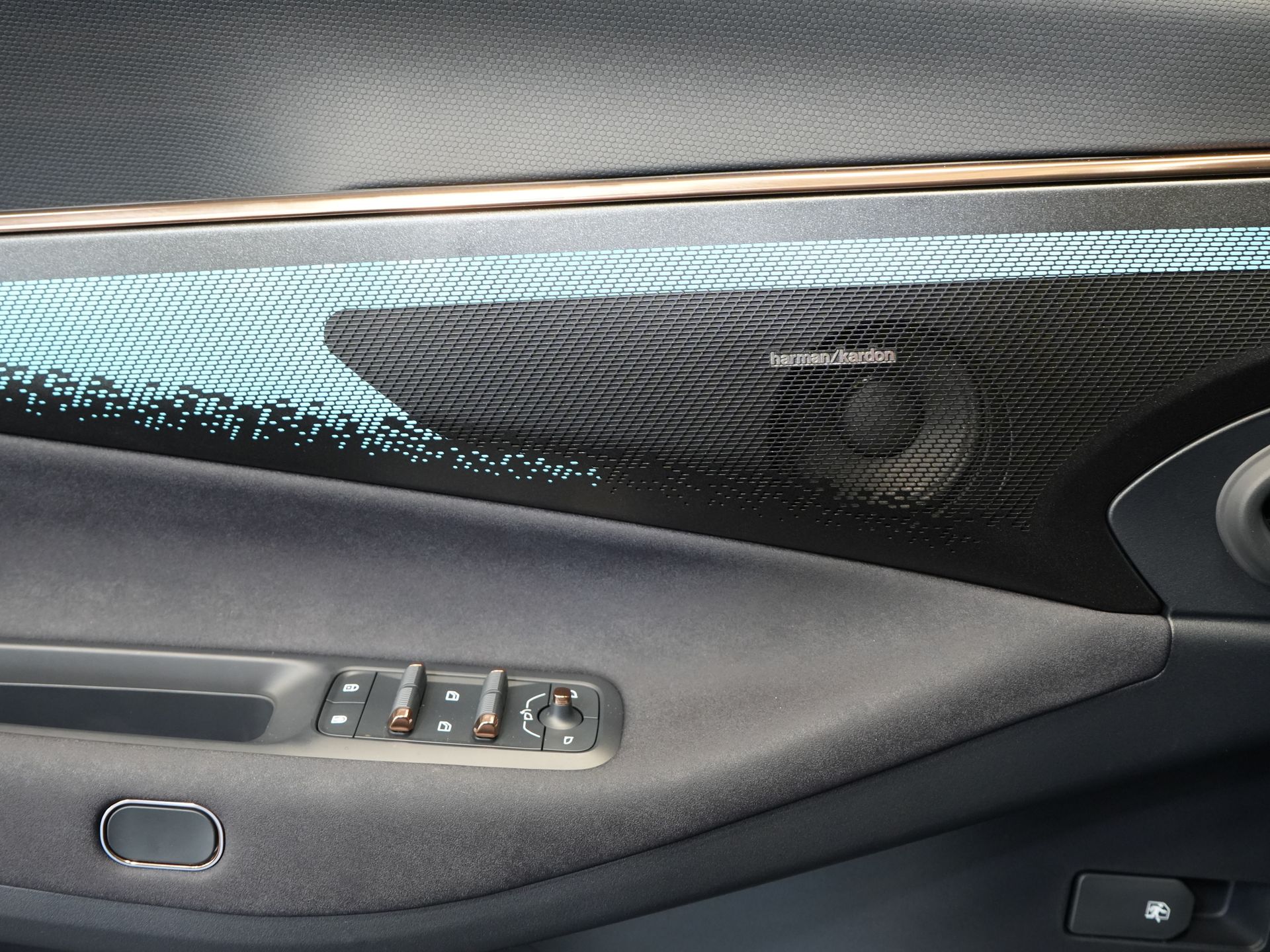 Lynk & Co 08 SUV 1.5 More PHEV 200км Elek./ Harman&Kardon/ Pano/ Масаж та охолодження сидінь/ Elek.Valve/ Adapt.Cruise