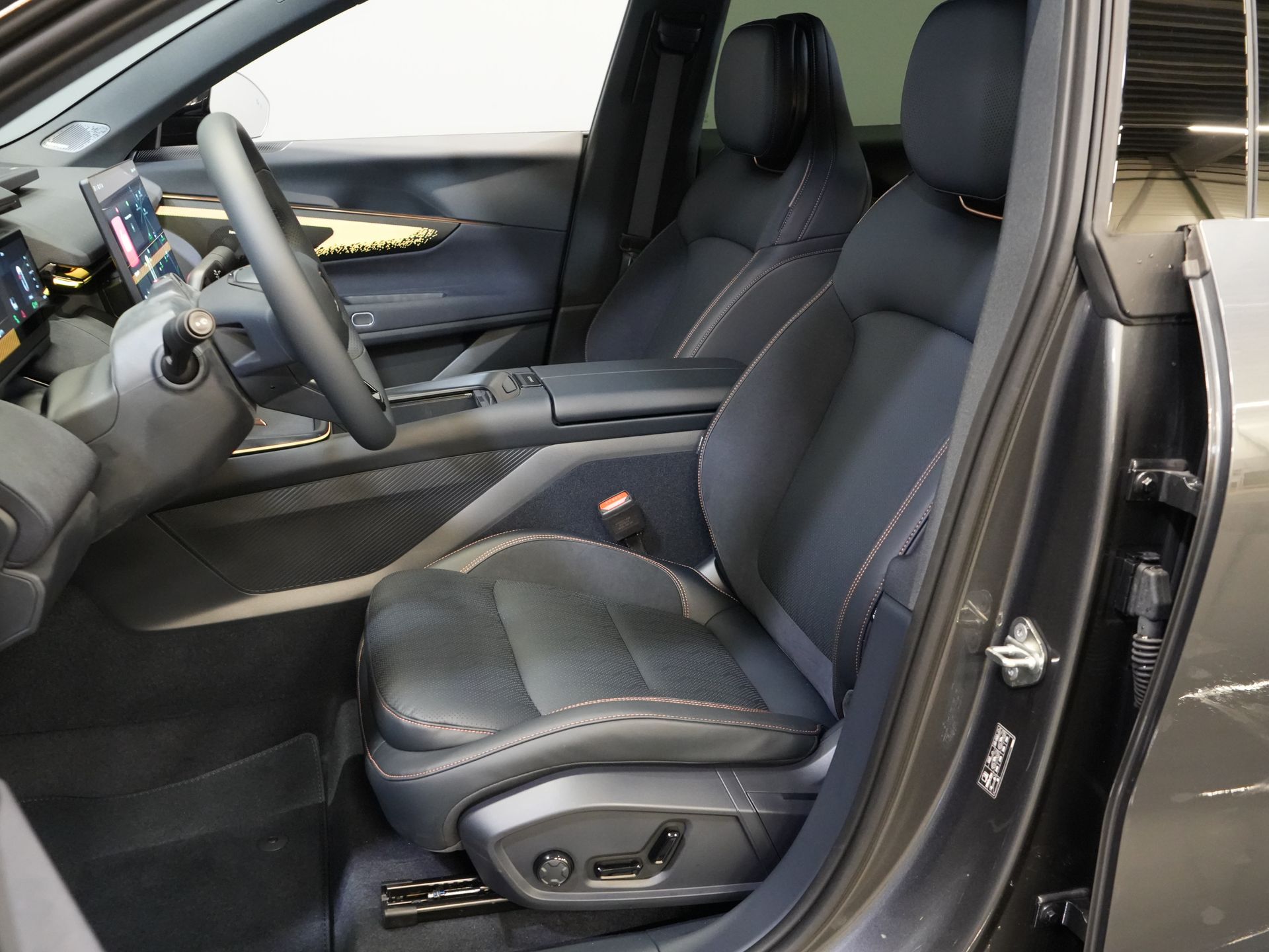 Lynk & Co 08 SUV 1.5 More PHEV 200км Elek./ Harman&Kardon/ Pano/ Масаж та охолодження сидінь/ Elek.Valve/ Adapt.Cruise