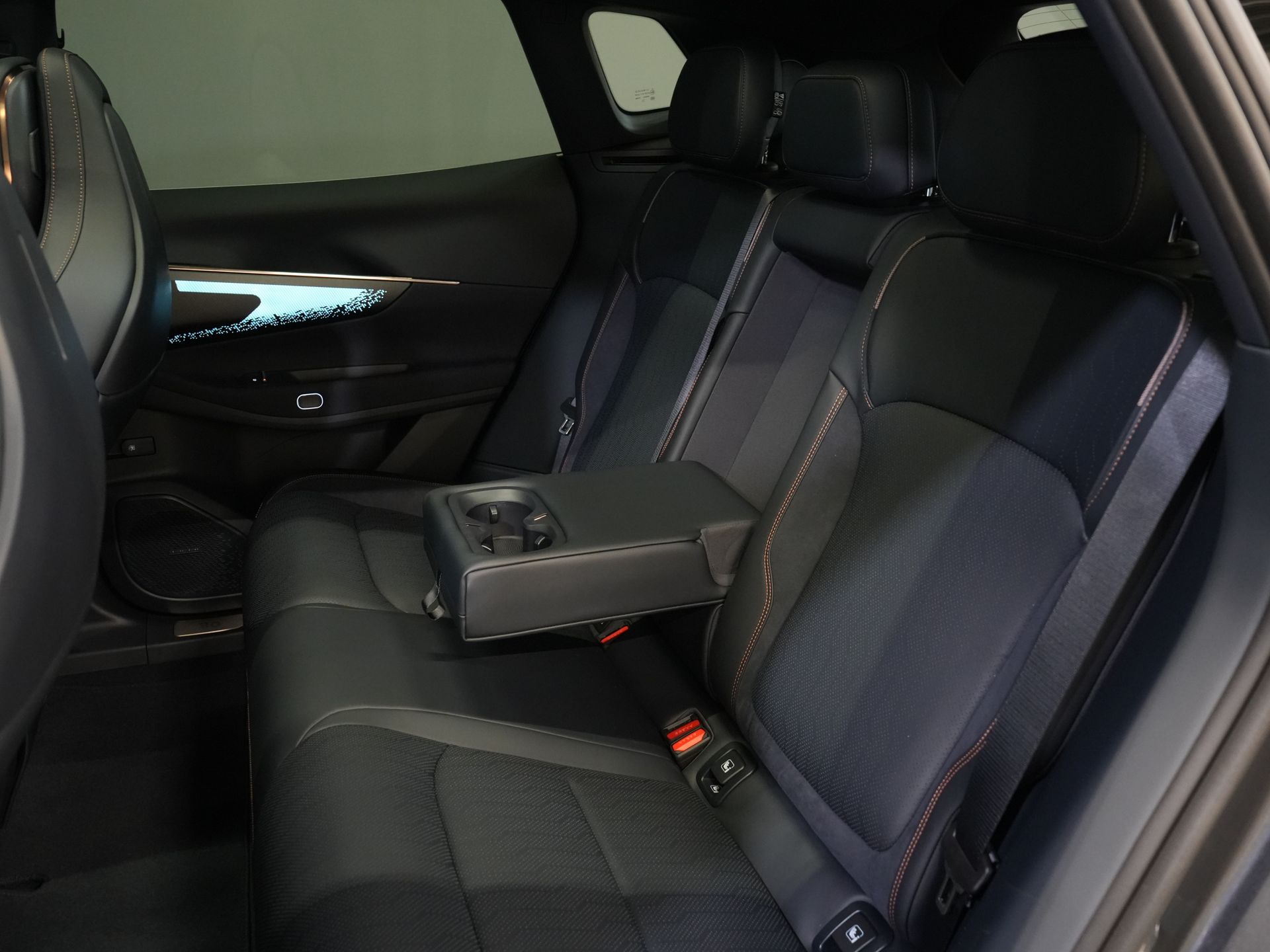 Lynk & Co 08 SUV 1.5 More PHEV 200км Elek./ Harman&Kardon/ Pano/ Масаж та охолодження сидінь/ Elek.Valve/ Adapt.Cruise