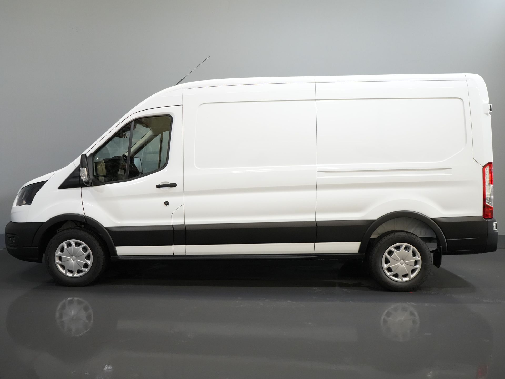 Ford Transit Bestelbus 350 2.0 TDCI 130 pk Aut. L3H2 Trend BPM VRIJ/ Cruise/ PDC V+A/ DAB/ Airco