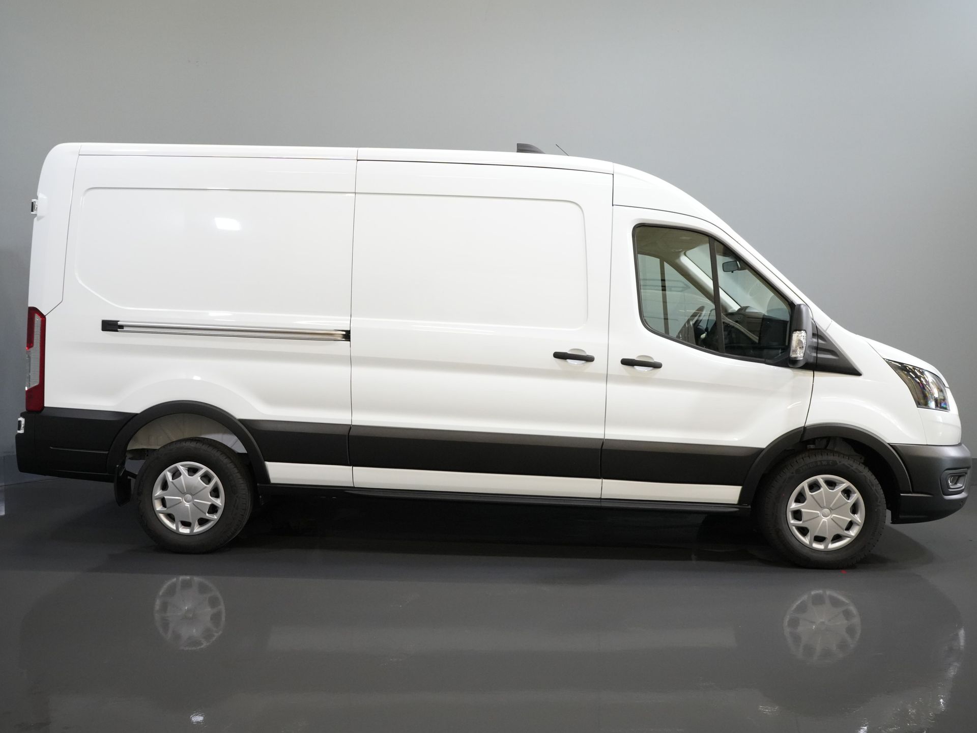 Ford Transit Bestelbus 350 2.0 TDCI 130 pk Aut. L3H2 Trend BPM VRIJ/ Cruise/ PDC V+A/ DAB/ Airco