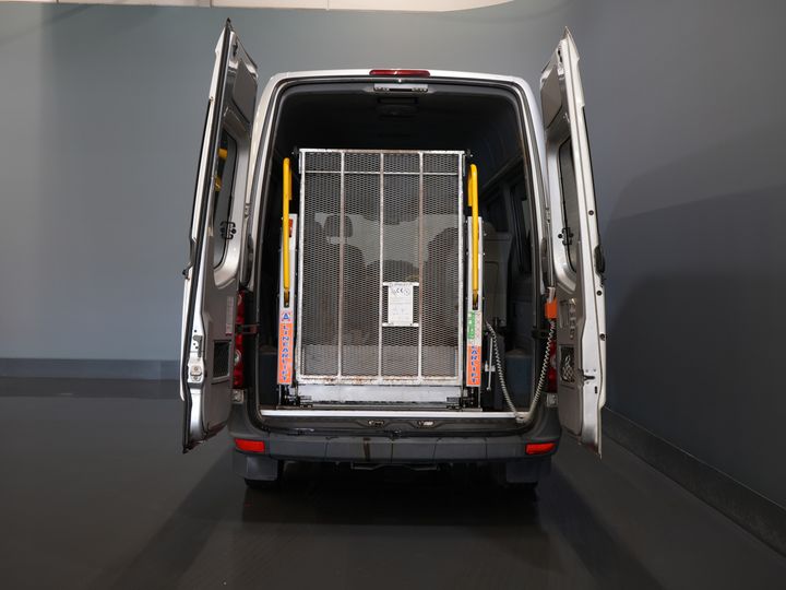 Volkswagen Crafter Personentransport 35 2.5 TDI L2H2 MARGE EXPORT ONLY DE Auto/ MOT 7-2026/ 5 Zyl./ Combi/ 9 Person/ Kombi/ 9P/ Seitenständer/ Airco/ Rollstuhllift