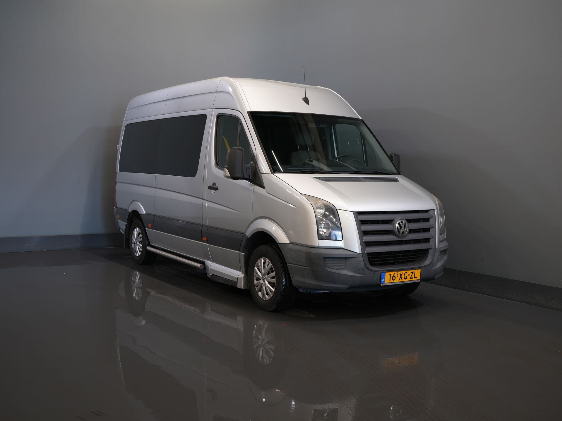 Volkswagen Crafter Personentransport 35 2.5 TDI L2H2 MARGE EXPORT ONLY DE Auto/ MOT 7-2026/ 5 Zyl./ Combi/ 9 Person/ Kombi/ 9P/ Seitenständer/ Airco/ Rollstuhllift