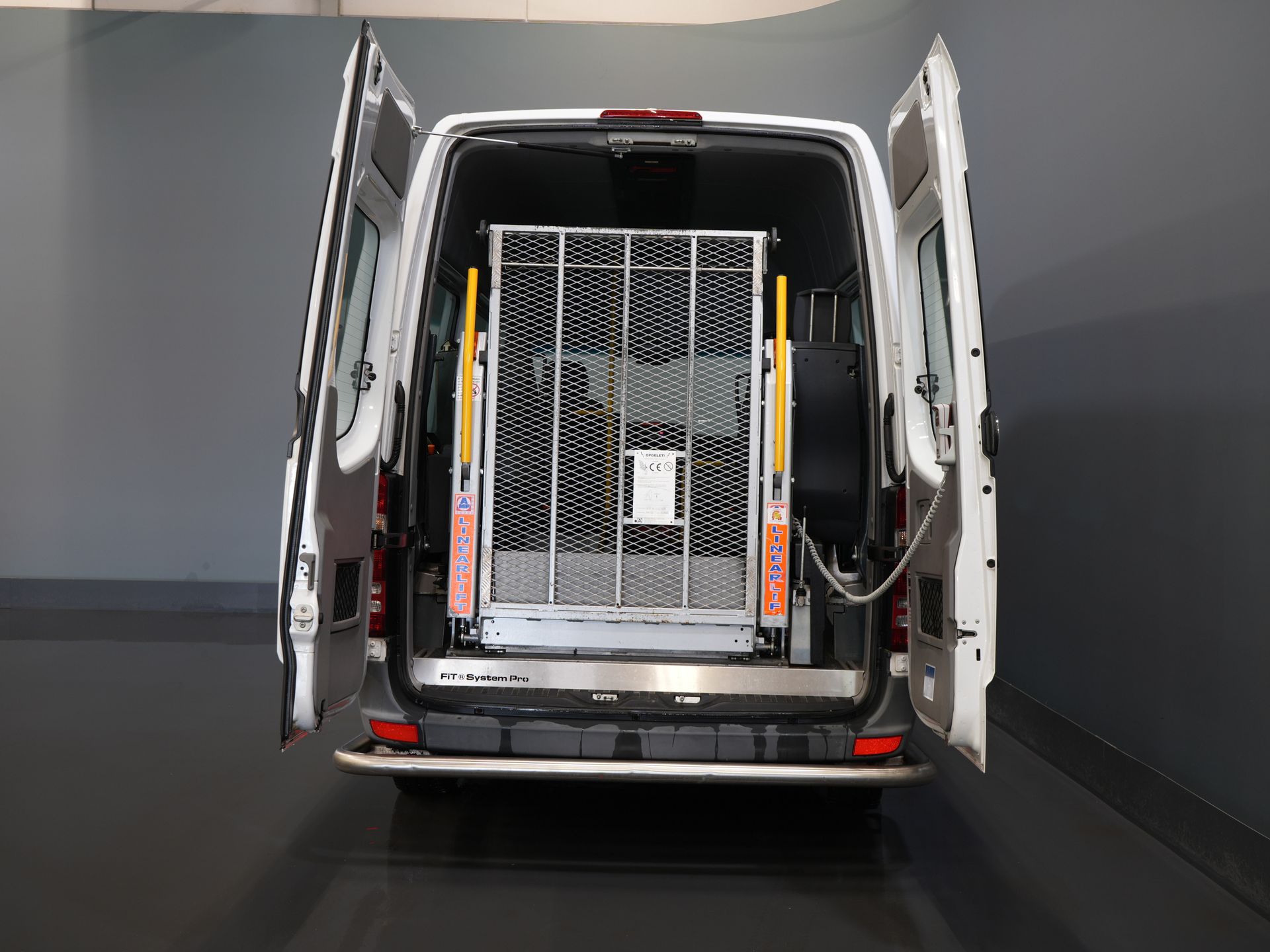 Mercedes-Benz Sprinter Passenger Transport 313 2.2 CDI L2H2 €9922 Incl. VAT BPM FREE! EXPORT ONLY Combi/ 9 persons/ Kombi/ 9P/ Airco/ Wheelchair lift