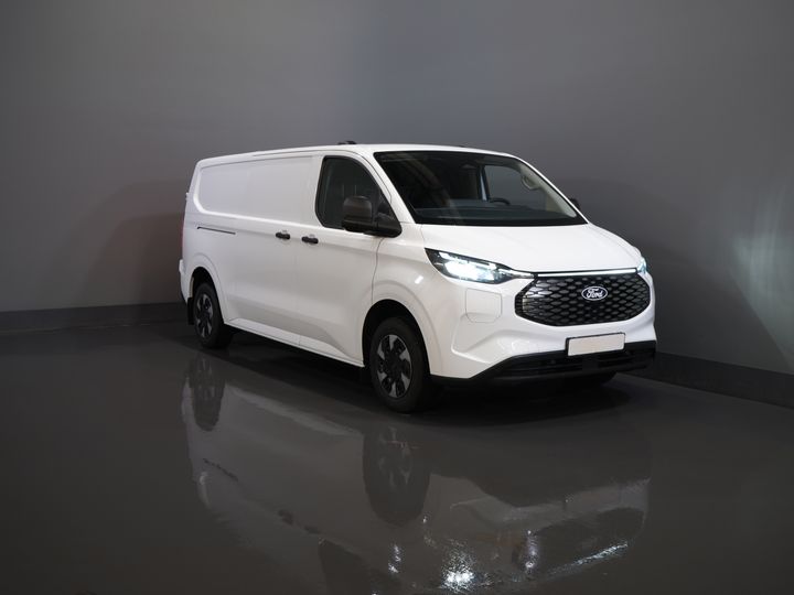 Ford E-Transit Custom Bestelbus 65 kWh L2 330 km WLTP 2x Schuifdeur/ Standkachel/ Snellader/ 2.3t Trekverm./ Carplay/ Climate/ Camera/ PDC/ Cruise