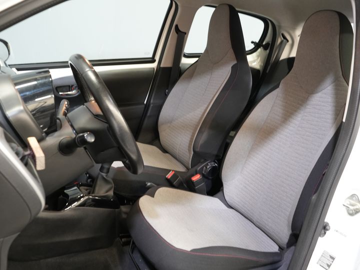 Citroën C1 Hatchback 1.0 e-VTi Shine ZEER NETTE AUTO/ NL Auto/ Weinig Km/ Navi/ Cruise/ LMV/ Airco/ Camera