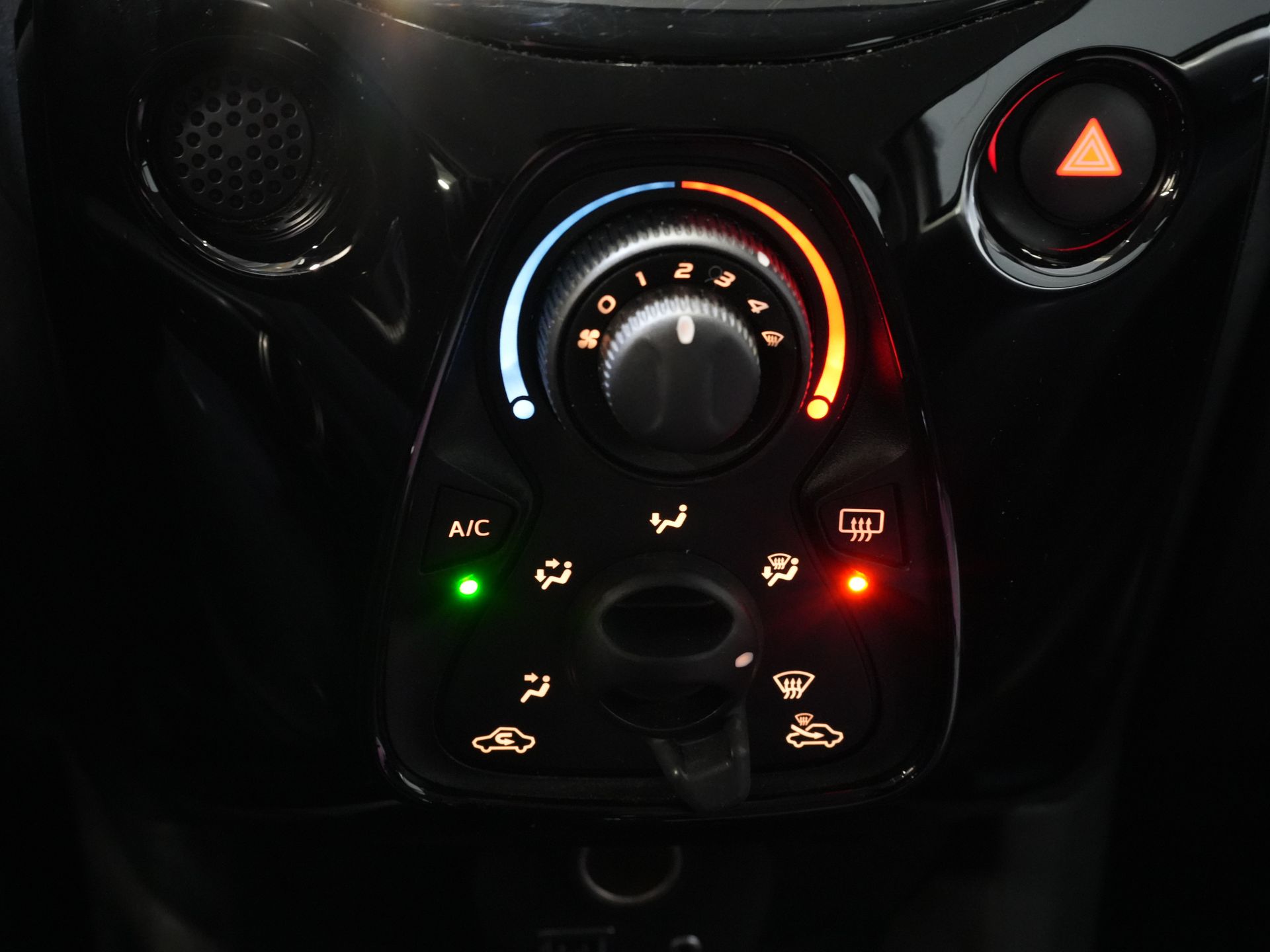 Citroën C1 Hatchback 1.0 e-VTi Shine ZEER NETTE AUTO/ NL Auto/ Weinig Km/ Navi/ Cruise/ LMV/ Airco/ Camera