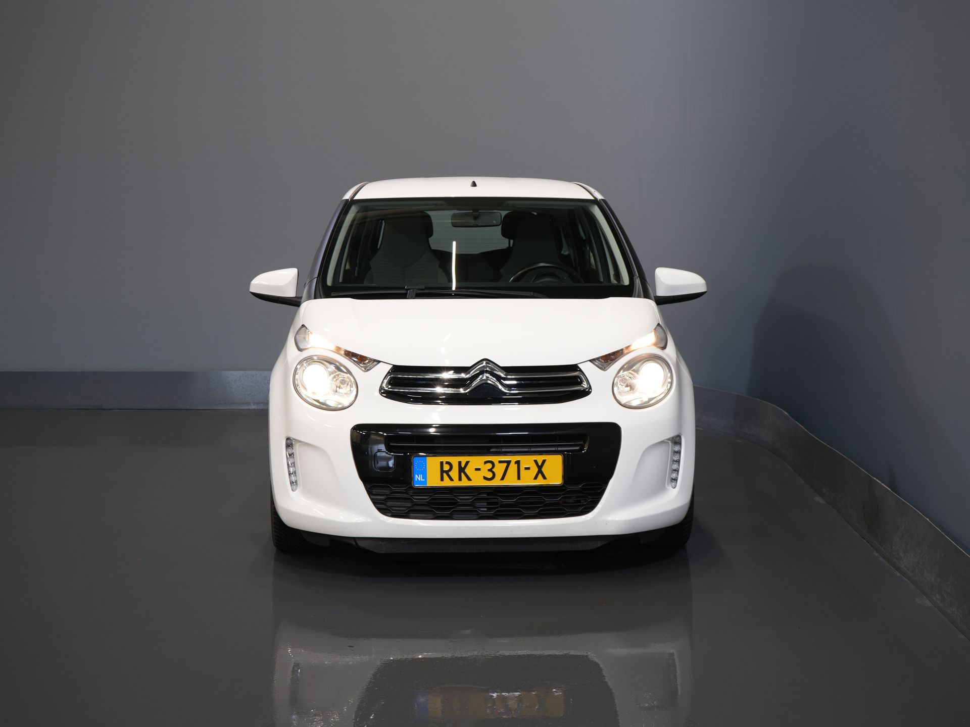 Citroën C1 Hatchback 1.0 e-VTi Shine ZEER NETTE AUTO/ NL Auto/ Weinig Km/ Navi/ Cruise/ LMV/ Airco/ Camera