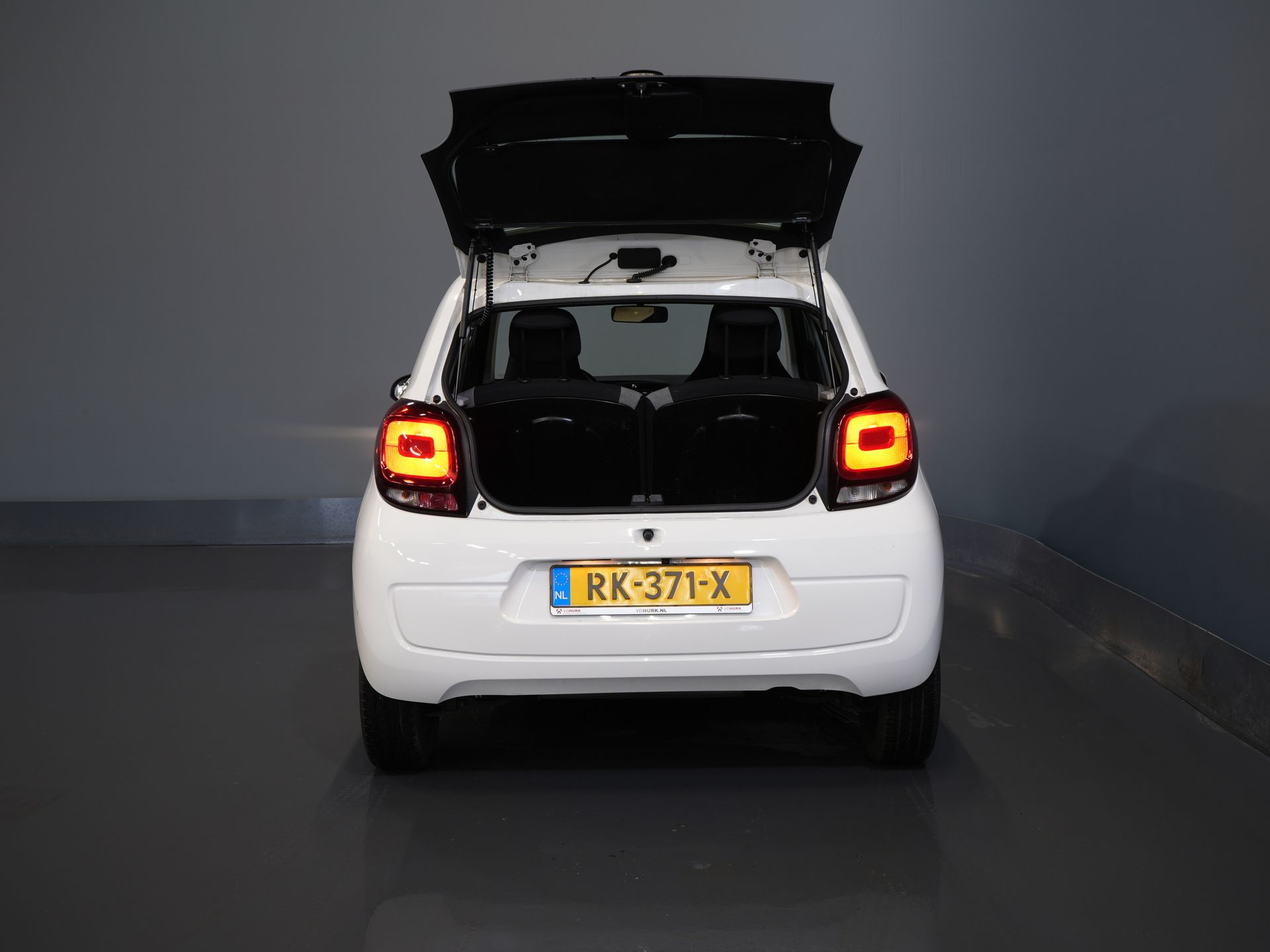 Citroën C1 Hatchback 1.0 e-VTi Shine ZEER NETTE AUTO/ NL Auto/ Weinig Km/ Navi/ Cruise/ LMV/ Airco/ Camera