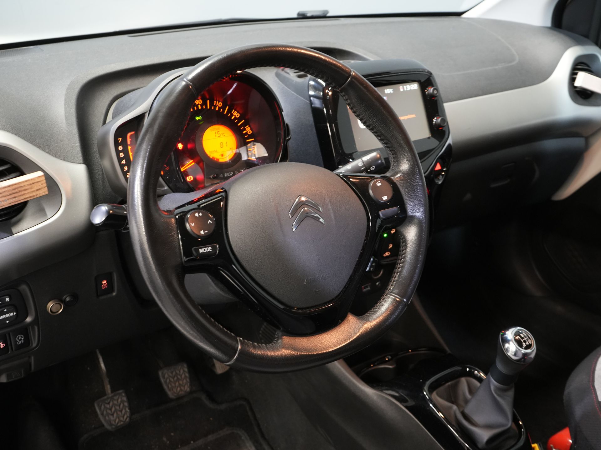 Citroën C1 Hatchback 1.0 e-VTi Shine ZEER NETTE AUTO/ NL Auto/ Weinig Km/ Navi/ Cruise/ LMV/ Airco/ Camera