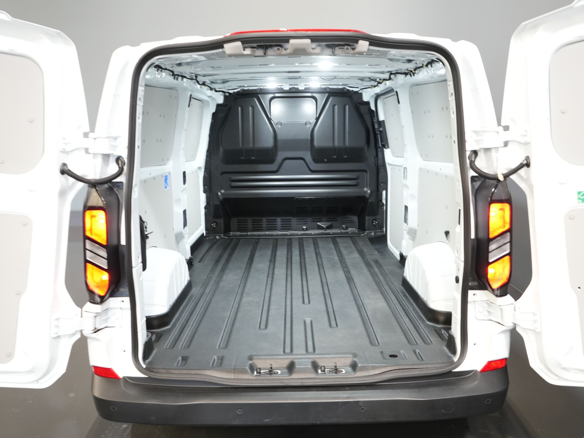 Ford Transit Custom Bestelbus 2.0 TDCI 136 pk Aut. L2 Trend BPM VRIJ! LED/ Carplay/ Camera/ Climate/ PDC/ Cruise