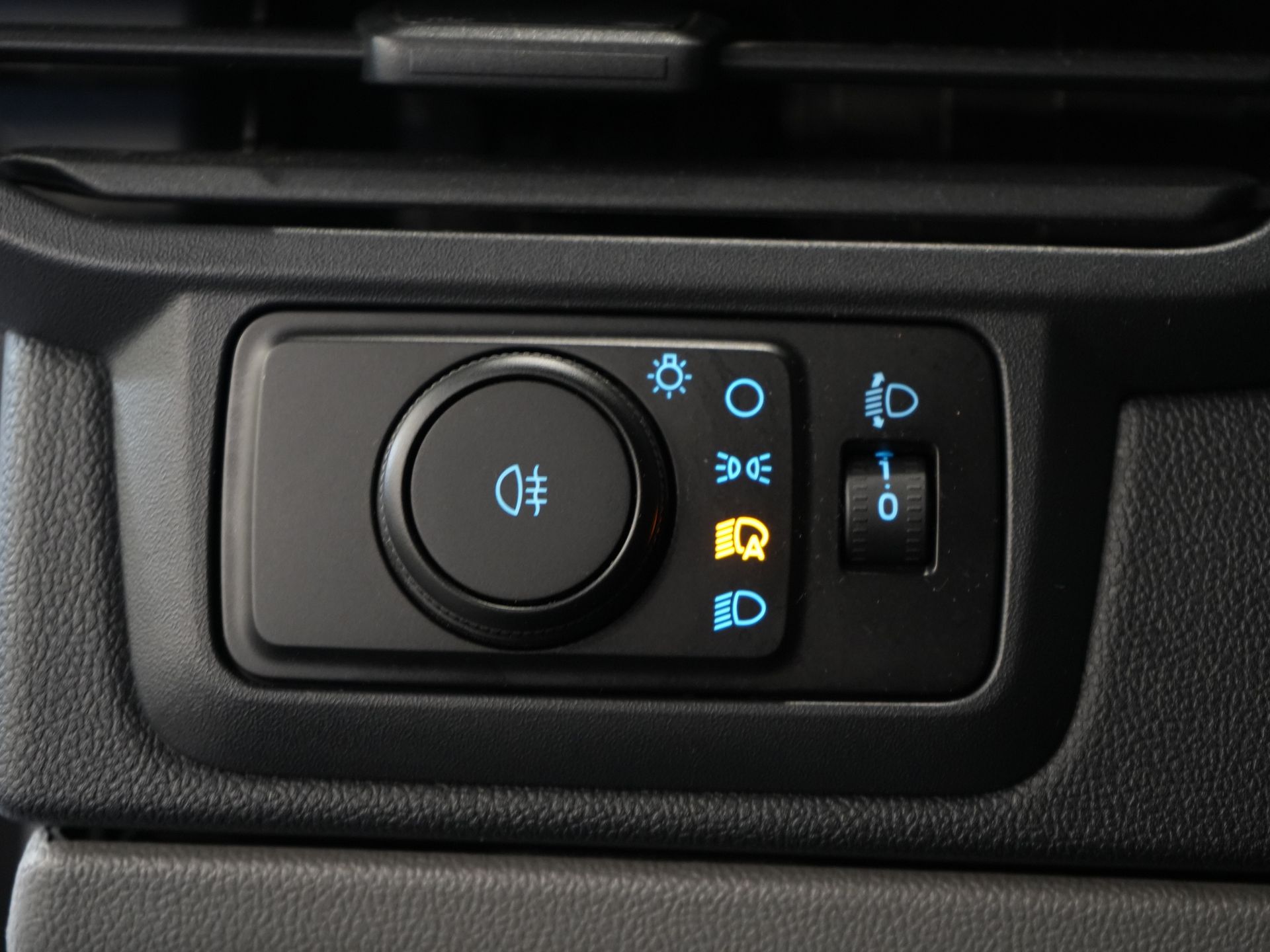 Ford Transit Custom Bestelbus 2.0 TDCI 136 pk Aut. L2 Trend BPM VRIJ! LED/ Carplay/ Camera/ Climate/ PDC/ Cruise