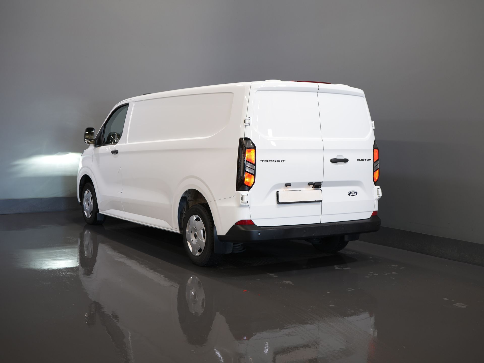 Ford Transit Custom Bestelbus 2.0 TDCI 136 pk Aut. L2 Trend BPM VRIJ! LED/ Carplay/ Camera/ Climate/ PDC/ Cruise