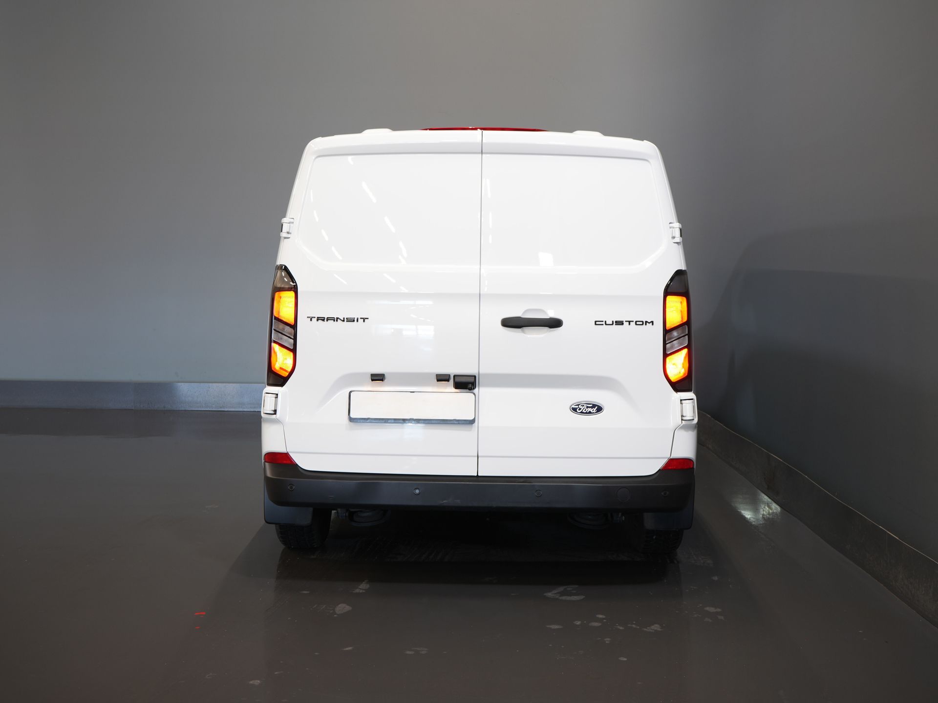 Ford Transit Custom Bestelbus 2.0 TDCI 136 pk Aut. L2 Trend BPM VRIJ! LED/ Carplay/ Camera/ Climate/ PDC/ Cruise