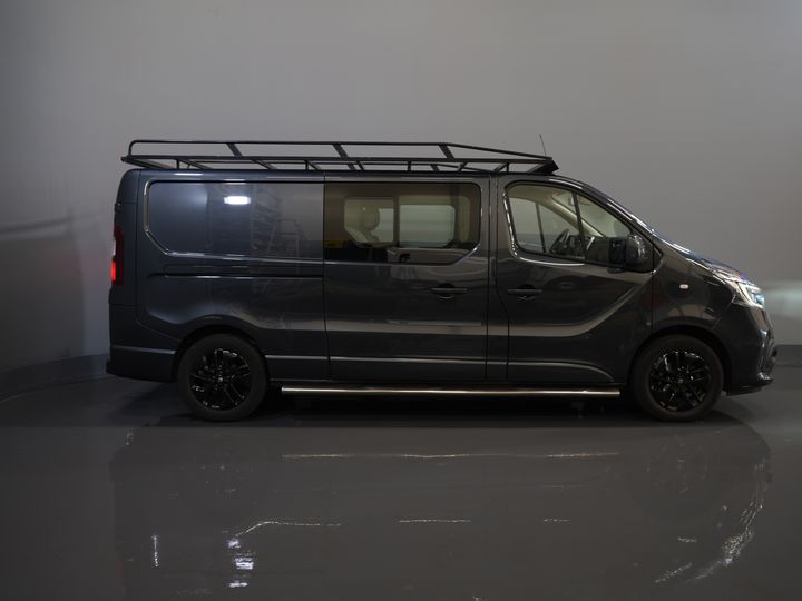 Renault Trafic Furgón 2.0 dCi 145 cv Aut. L2 DC Doble Cabina ¡BPM GRATIS! 2x Puerta corredera/ LED/ Calefacción asientos/ Climatizador/ Crucero/ Imperial/ Barras laterales/ Gancho remolque/