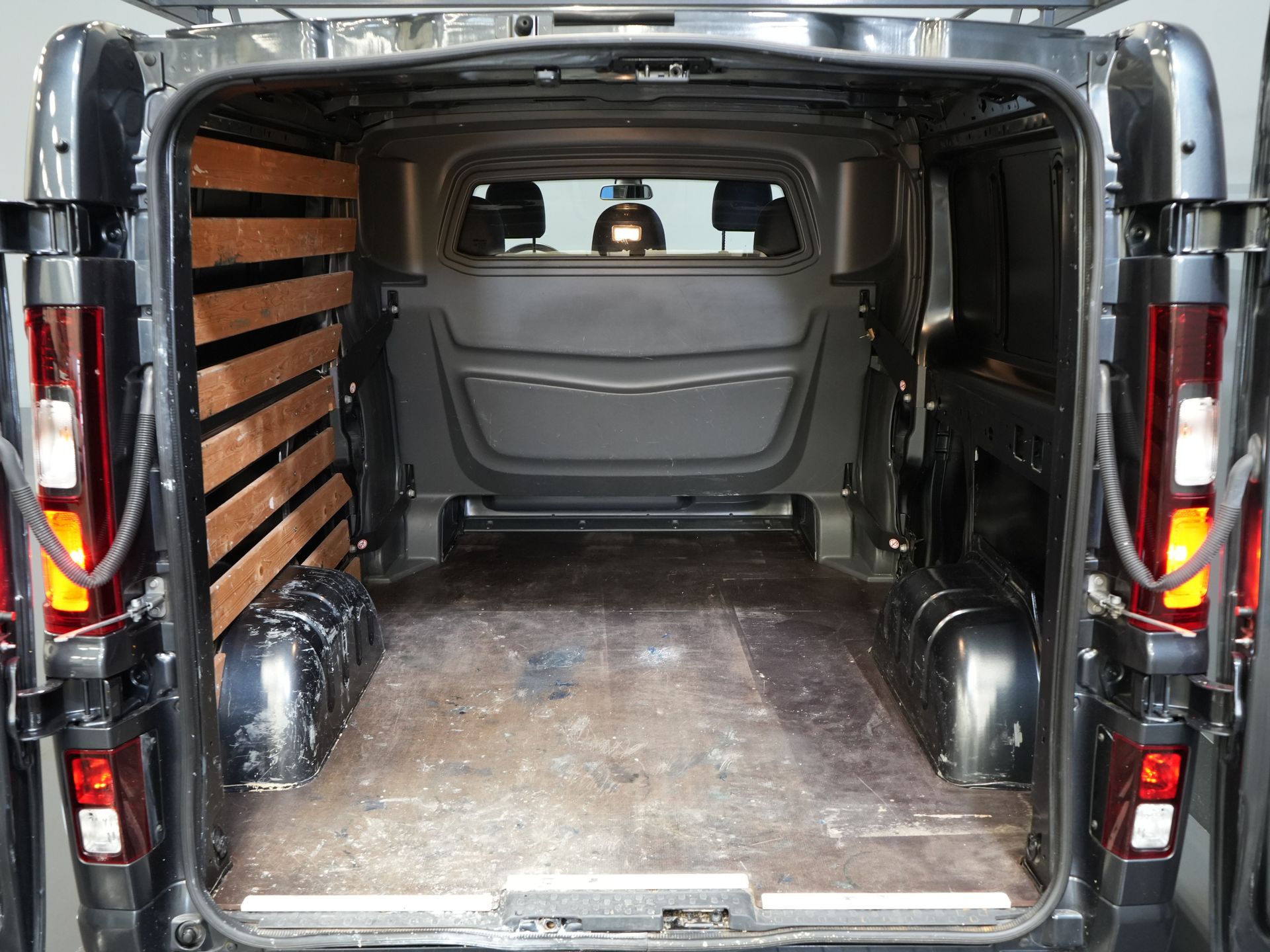 Renault Trafic Furgón 2.0 dCi 145 cv Aut. L2 DC Doble Cabina ¡BPM GRATIS! 2x Puerta corredera/ LED/ Calefacción asientos/ Climatizador/ Crucero/ Imperial/ Barras laterales/ Gancho remolque/