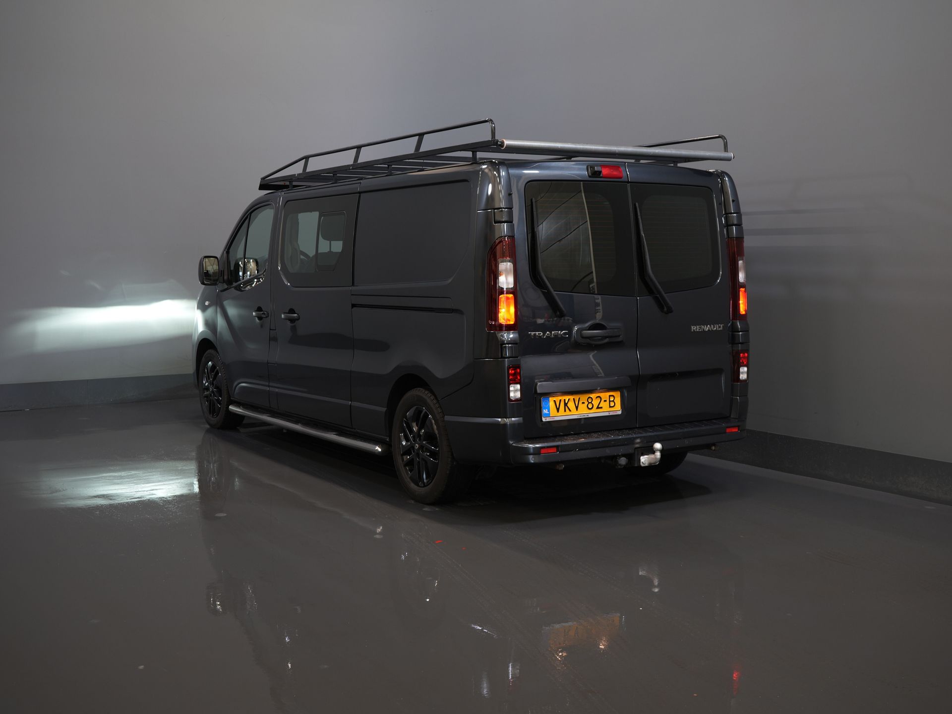 Renault Trafic Furgón 2.0 dCi 145 cv Aut. L2 DC Doble Cabina ¡BPM GRATIS! 2x Puerta corredera/ LED/ Calefacción asientos/ Climatizador/ Crucero/ Imperial/ Barras laterales/ Gancho remolque/