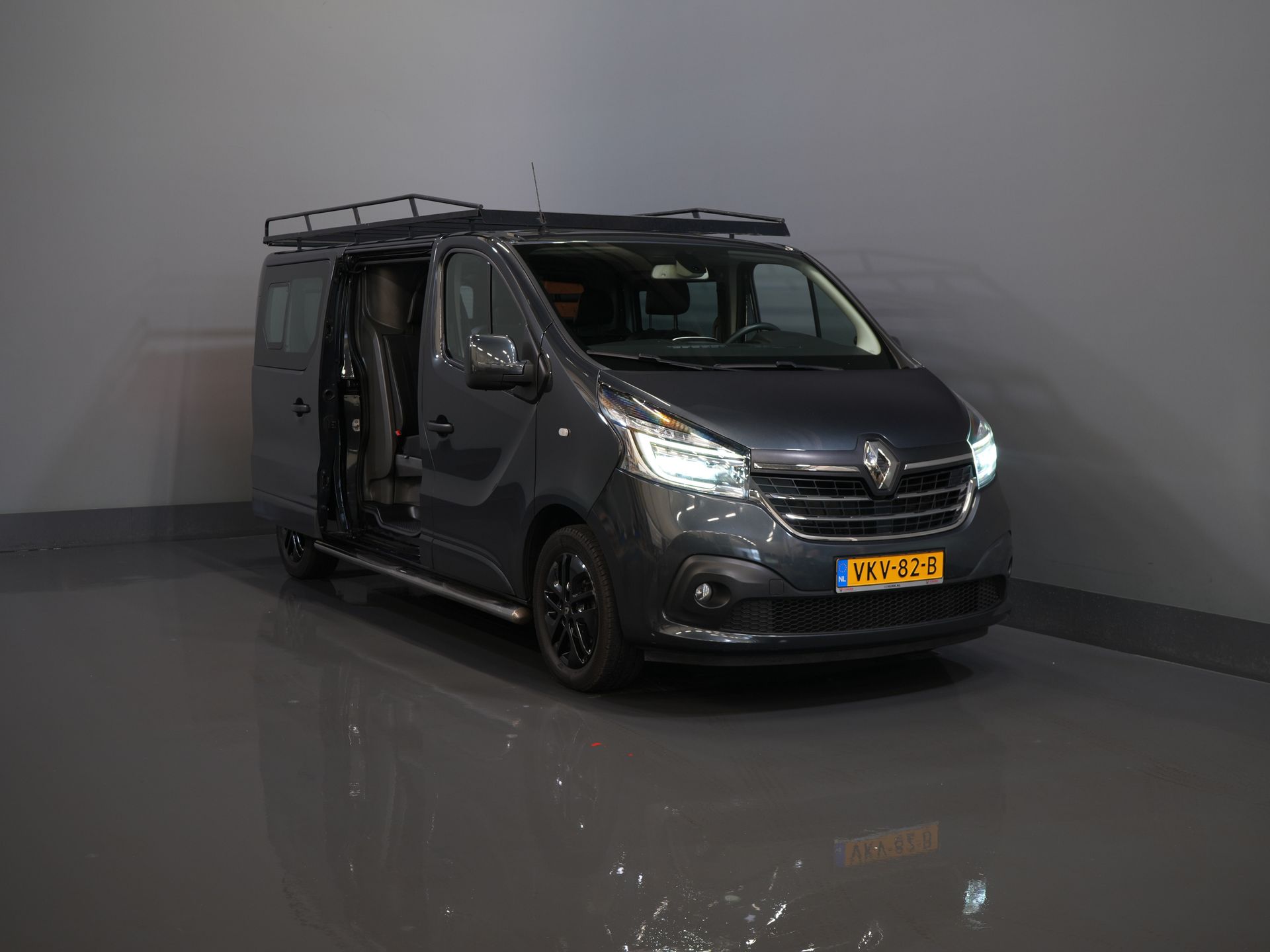 Renault Trafic Furgón 2.0 dCi 145 cv Aut. L2 DC Doble Cabina ¡BPM GRATIS! 2x Puerta corredera/ LED/ Calefacción asientos/ Climatizador/ Crucero/ Imperial/ Barras laterales/ Gancho remolque/