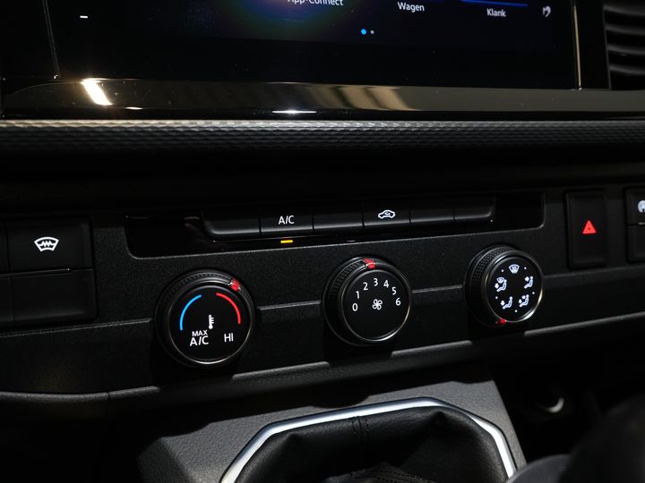 Volkswagen Transporter Фургон 2.0 TDI L2 BULLI БЕЗ ПМС! NL Авто/ LED/ Адаптивний круїз-контроль/ Віртуальна панель приладів/ 17