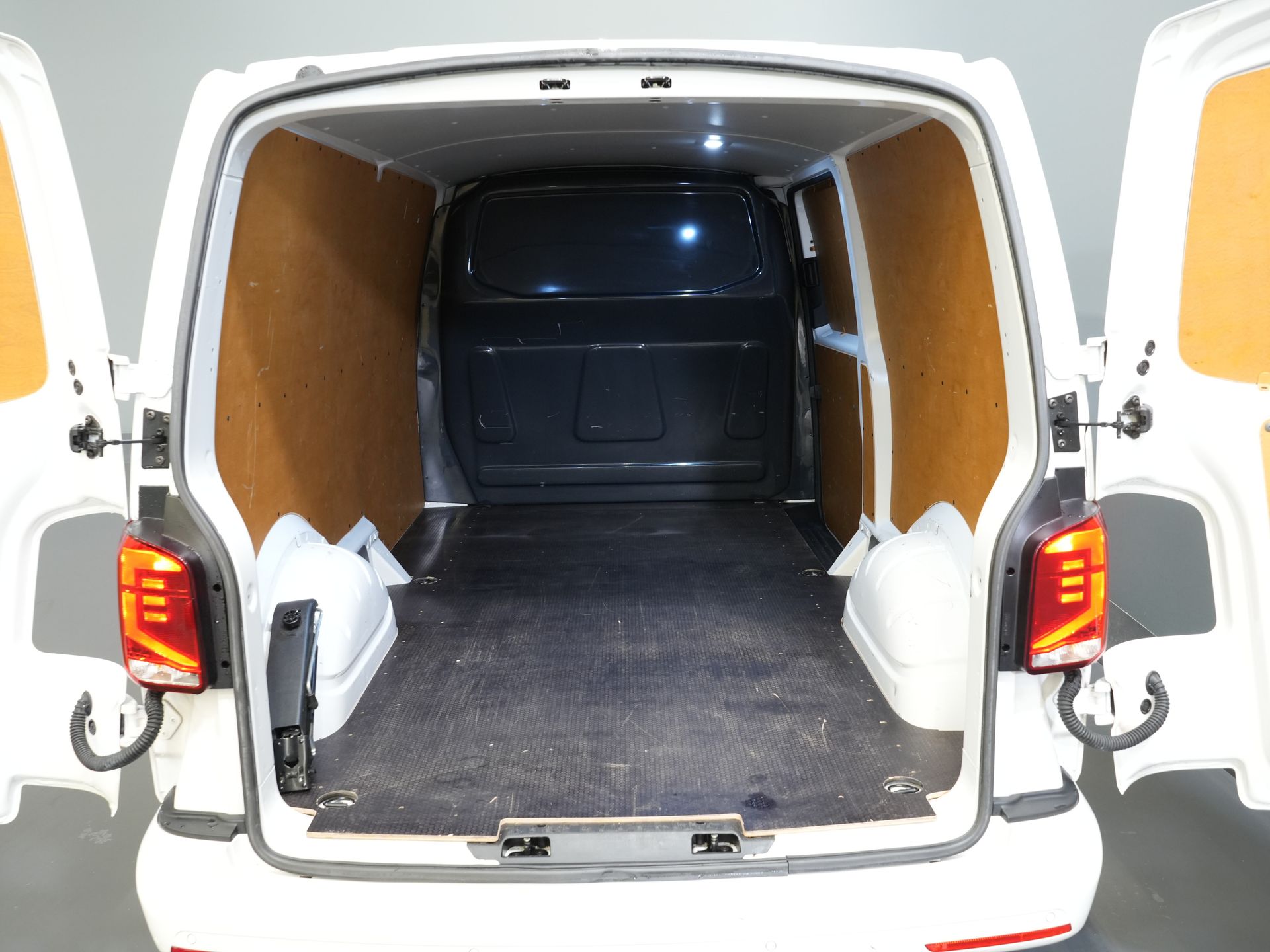 Volkswagen Transporter Фургон 2.0 TDI L2 BULLI БЕЗ ПМС! NL Авто/ LED/ Адаптивний круїз-контроль/ Віртуальна панель приладів/ 17