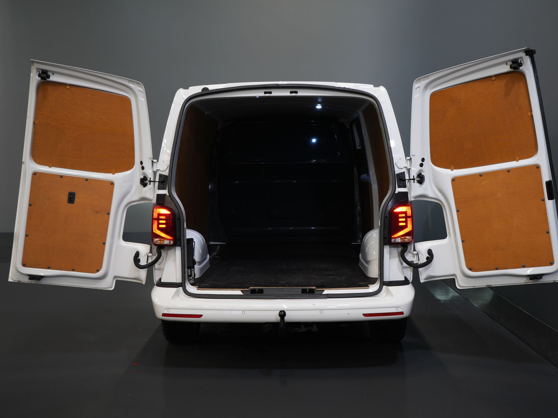 Volkswagen Transporter Фургон 2.0 TDI L2 BULLI БЕЗ ПМС! NL Авто/ LED/ Адаптивний круїз-контроль/ Віртуальна панель приладів/ 17