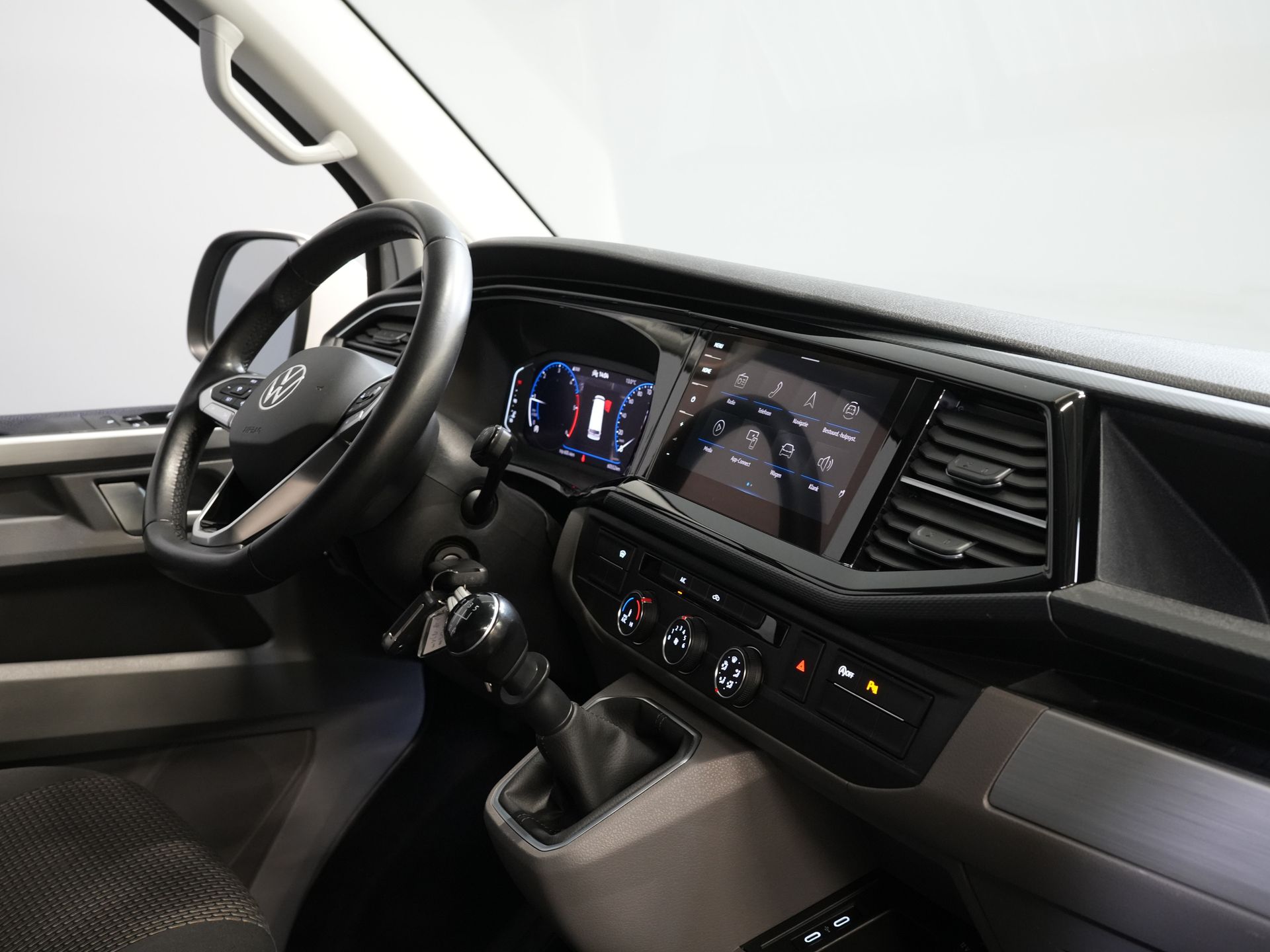 Volkswagen Transporter Фургон 2.0 TDI L2 BULLI БЕЗ ПМС! NL Авто/ LED/ Адаптивний круїз-контроль/ Віртуальна панель приладів/ 17