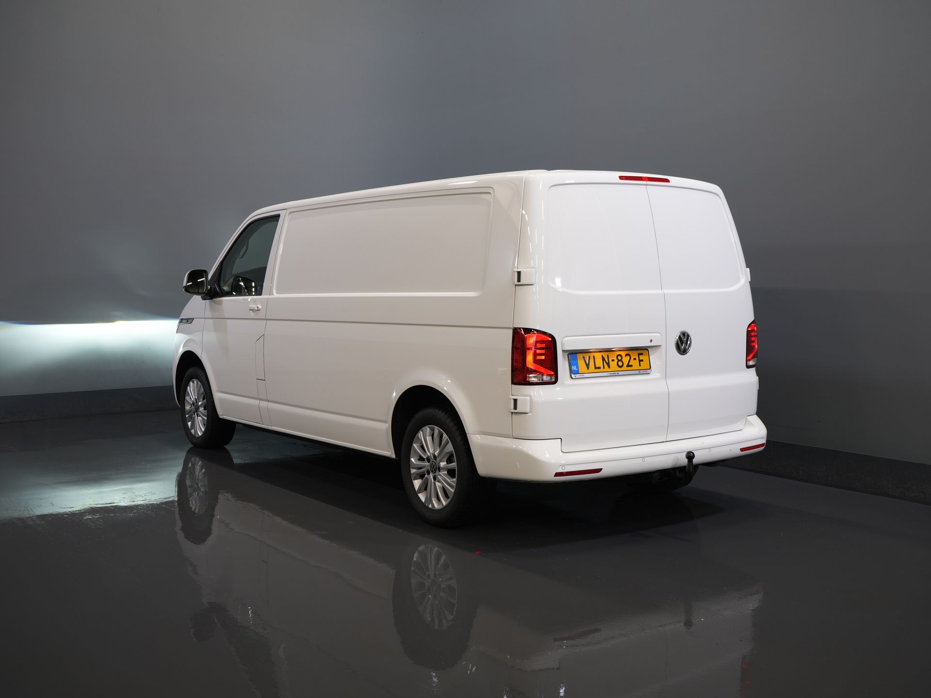 Volkswagen Transporter Фургон 2.0 TDI L2 BULLI БЕЗ ПМС! NL Авто/ LED/ Адаптивний круїз-контроль/ Віртуальна панель приладів/ 17