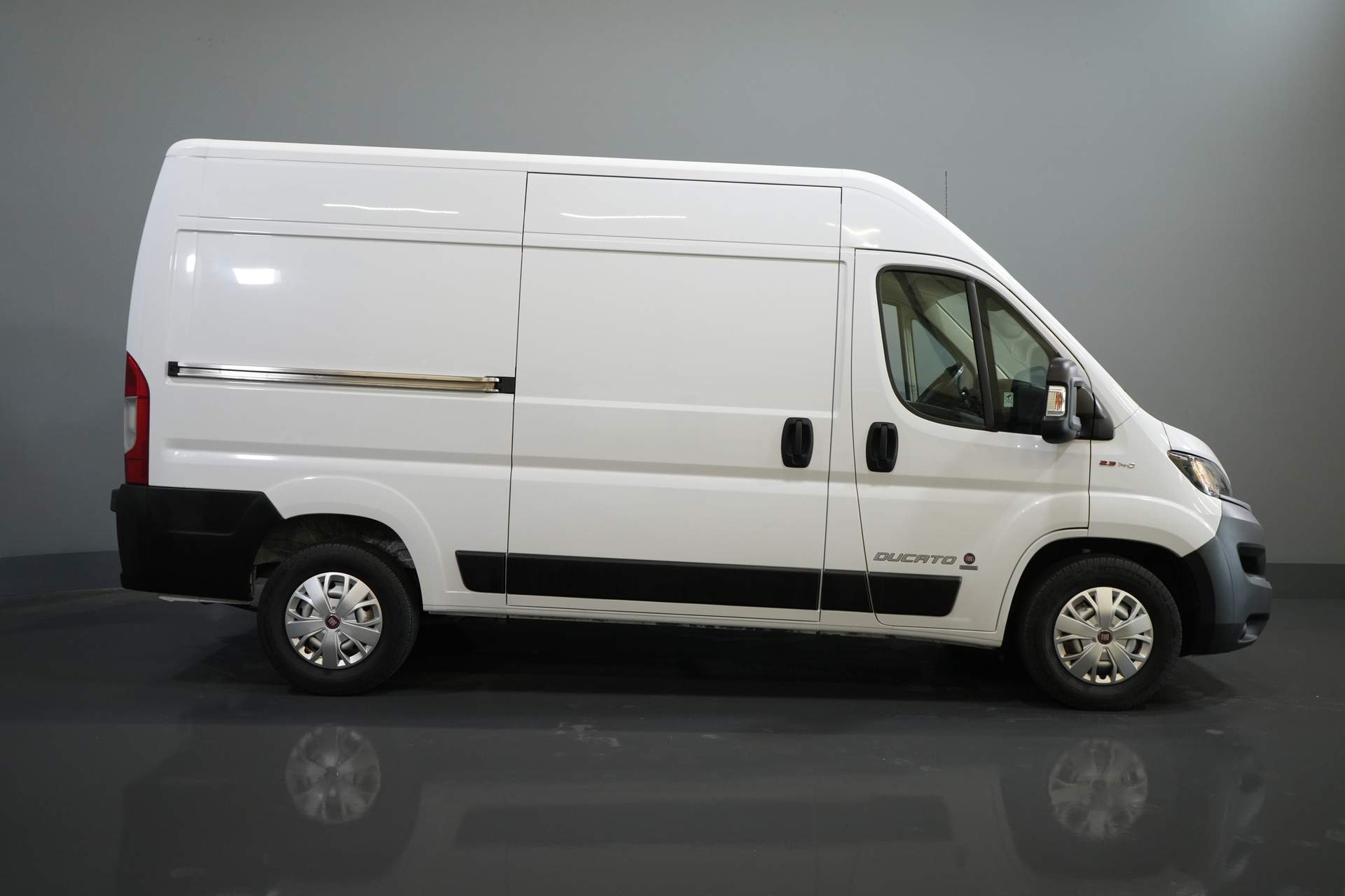 Fiat Ducato Van 35 2.3 MJ 140 hp ZF Aut. L2H2 2.5t Trekverm./ Camera/ Cruise/ PDC/ Bluetooth/ Towbar/ Airco
