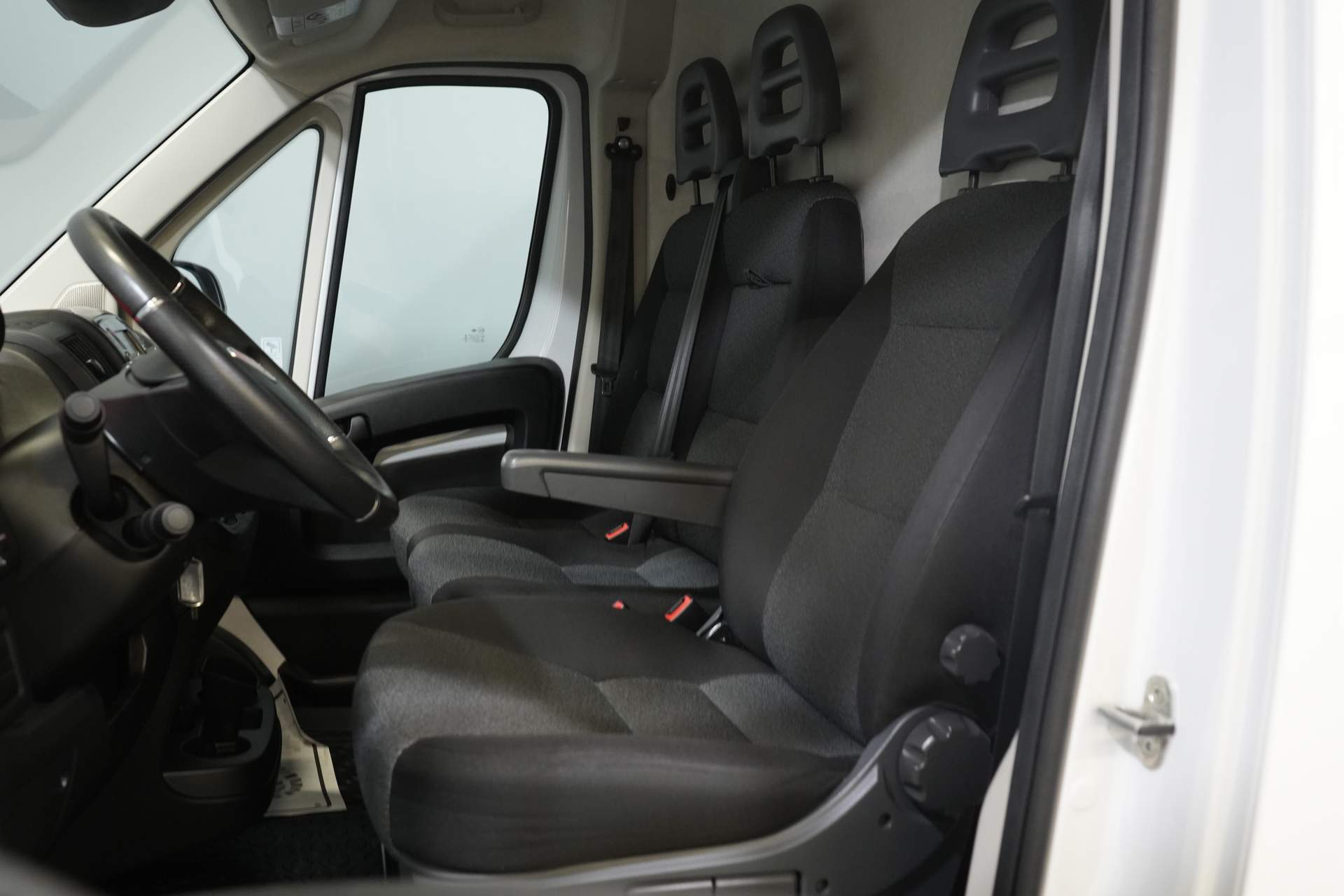 Fiat Ducato Van 35 2.3 MJ 140 hp ZF Aut. L2H2 2.5t Trekverm./ Camera/ Cruise/ PDC/ Bluetooth/ Towbar/ Airco