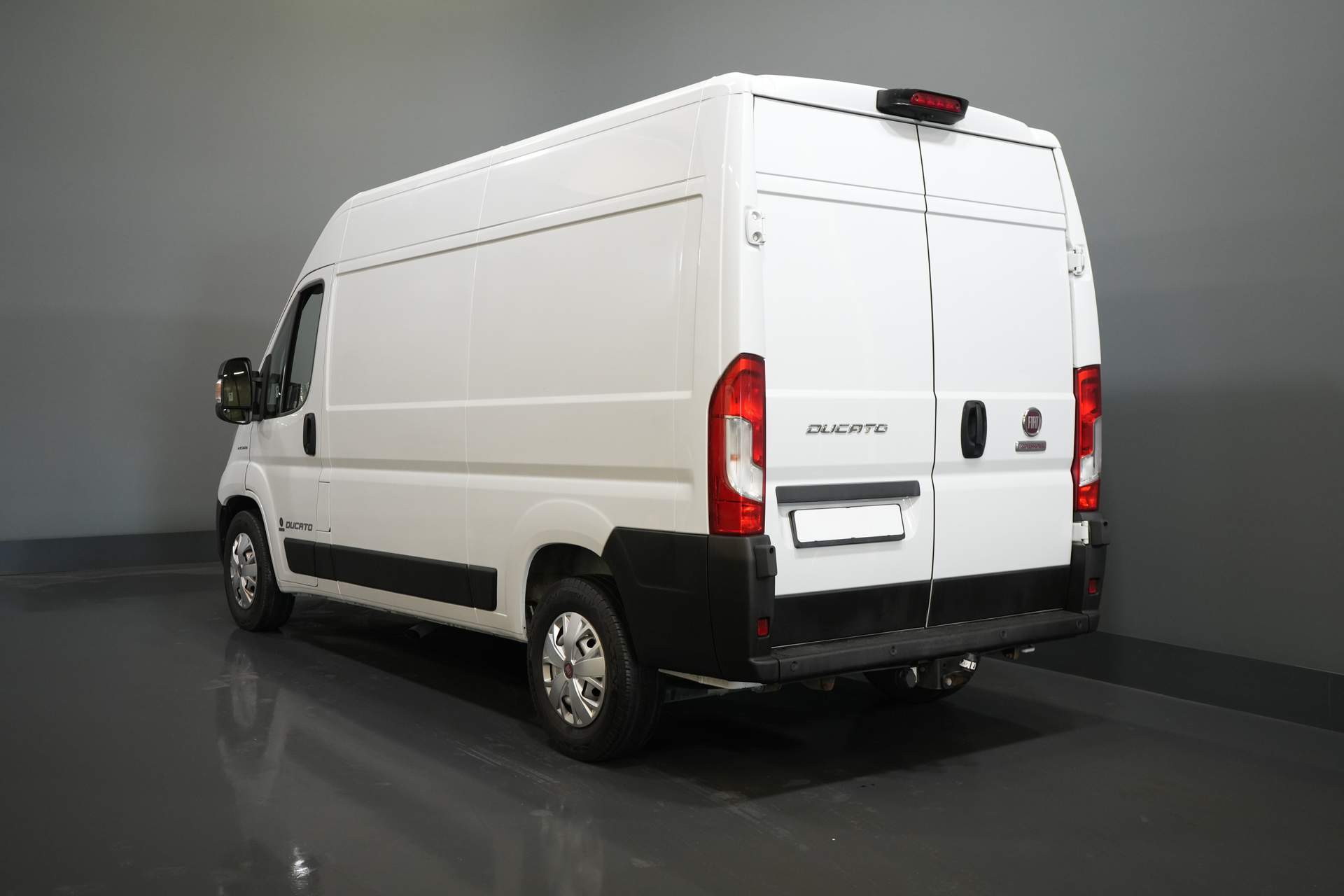 Fiat Ducato Van 35 2.3 MJ 140 hp ZF Aut. L2H2 2.5t Trekverm./ Camera/ Cruise/ PDC/ Bluetooth/ Towbar/ Airco