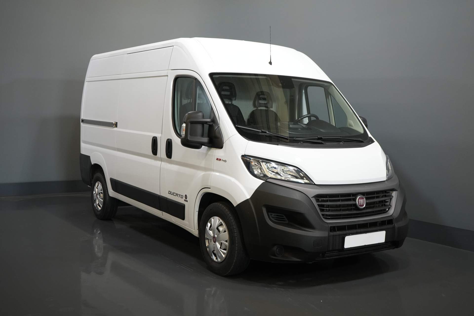 Fiat Ducato Van 35 2.3 MJ 140 hp ZF Aut. L2H2 2.5t Trekverm./ Camera/ Cruise/ PDC/ Bluetooth/ Towbar/ Airco
